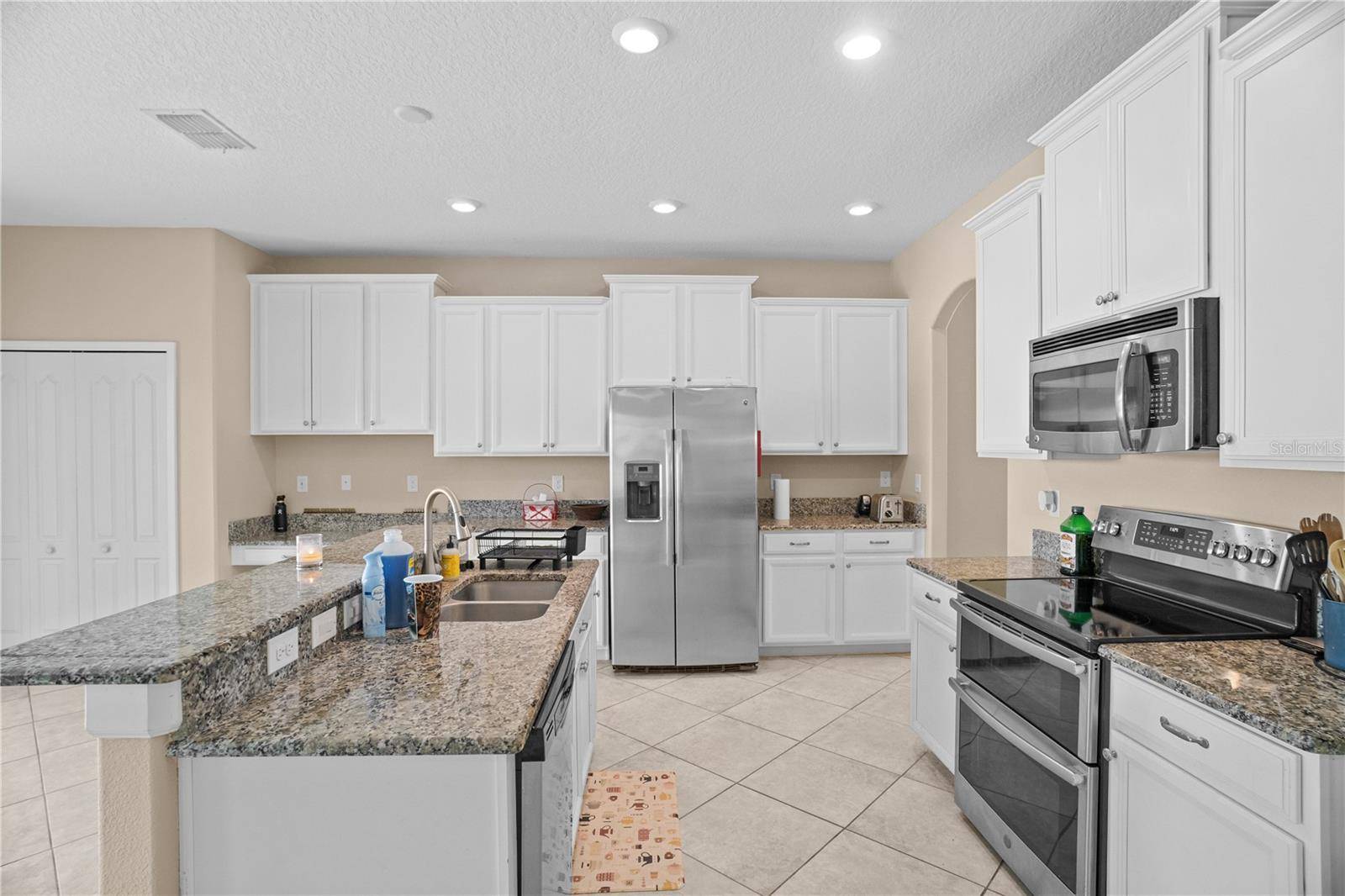 1586 THETFORD CIR, Orlando, FL 32824