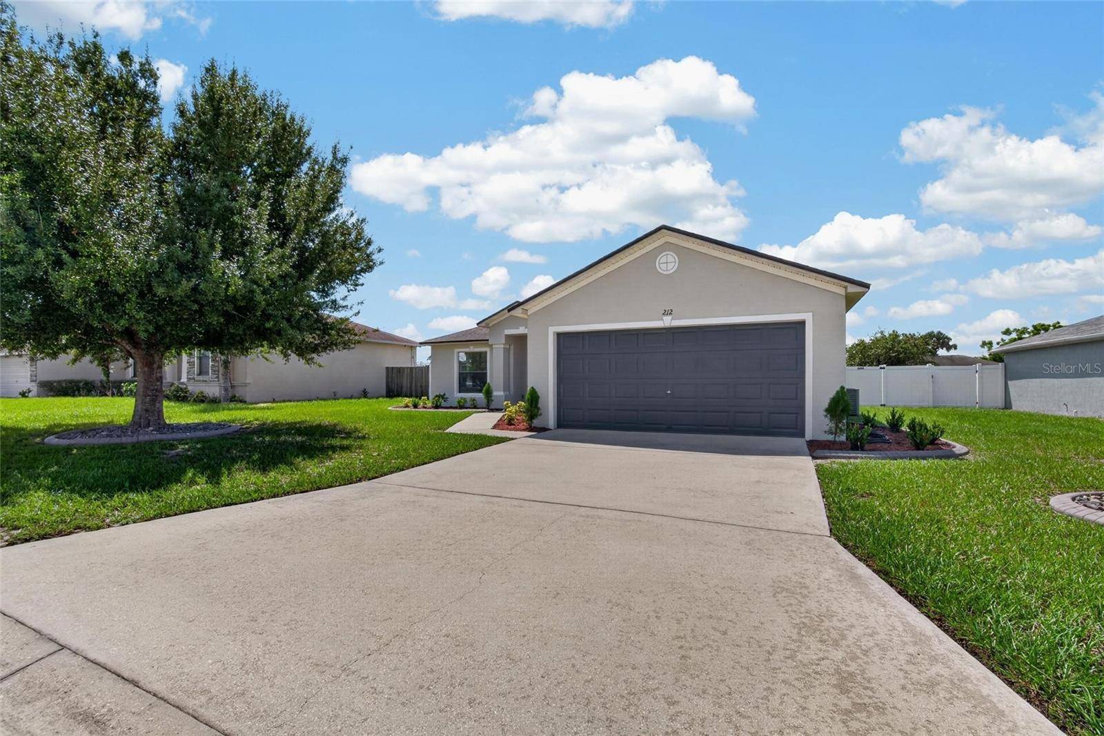 212 MAJESTIC GARDENS LN, Winter Haven, FL 33880