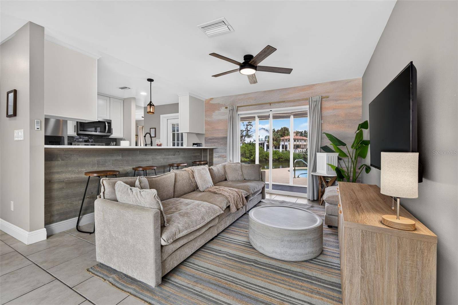 8727 BAY CREST LN, Tampa, FL 33615