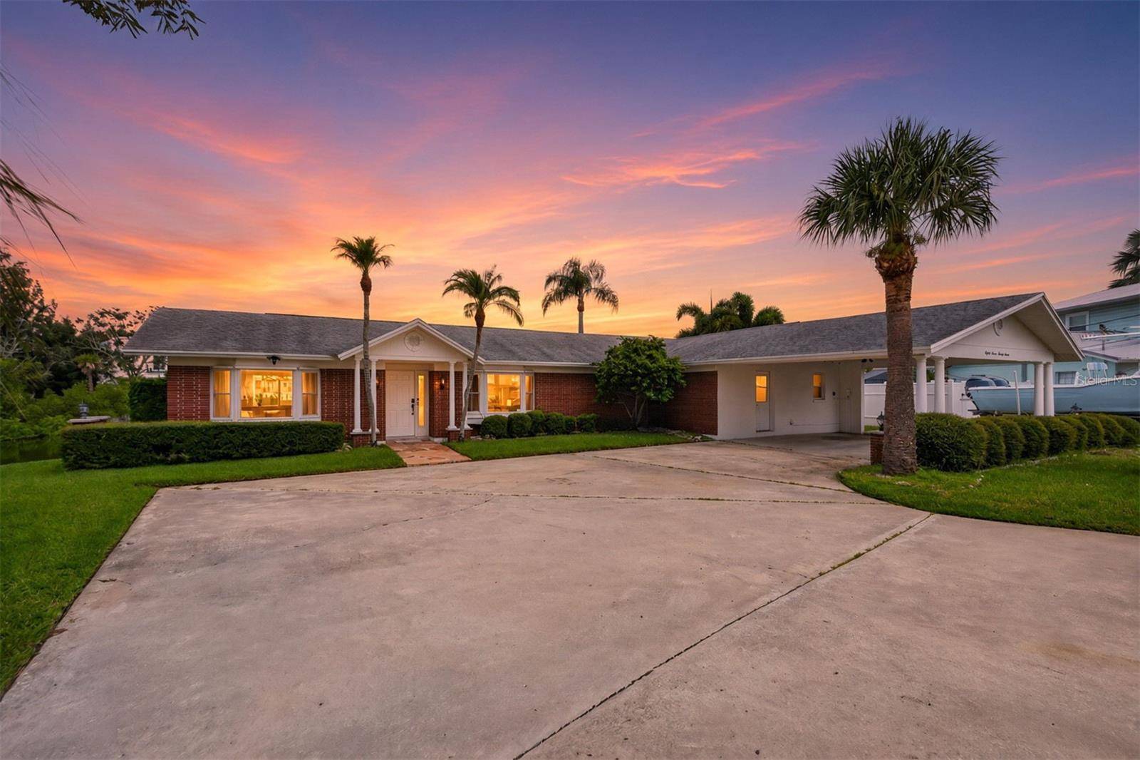 8727 BAY CREST LN, Tampa, FL 33615