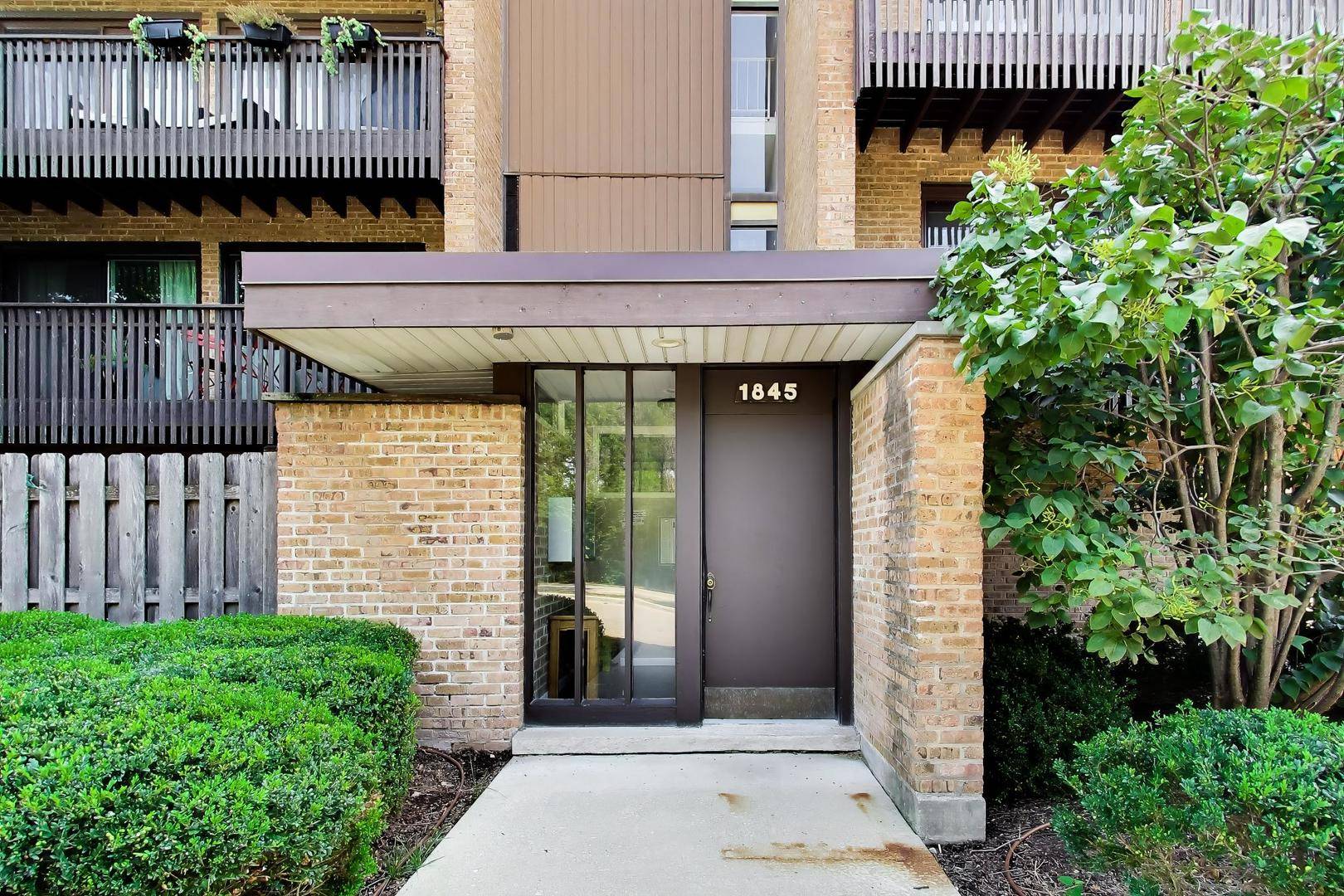 1845 Tanglewood DR #3D, Glenview, IL 60025