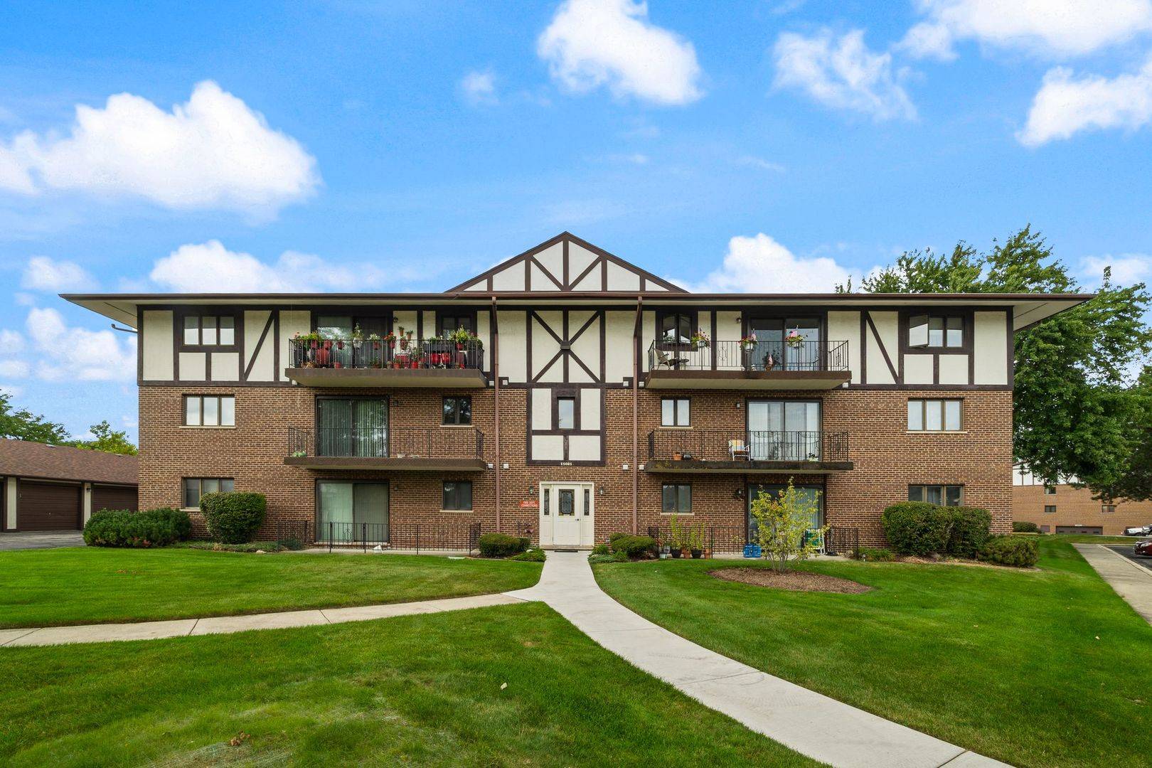 11021 S Theresa CIR #2D, Palos Hills, IL 60465