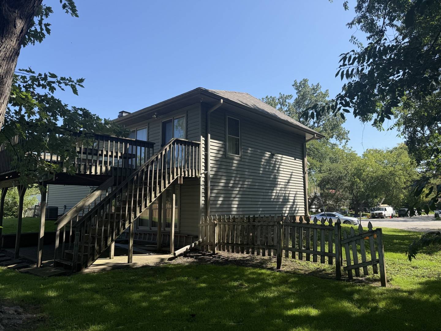 311 Robinhood CT, Bolingbrook, IL 60440