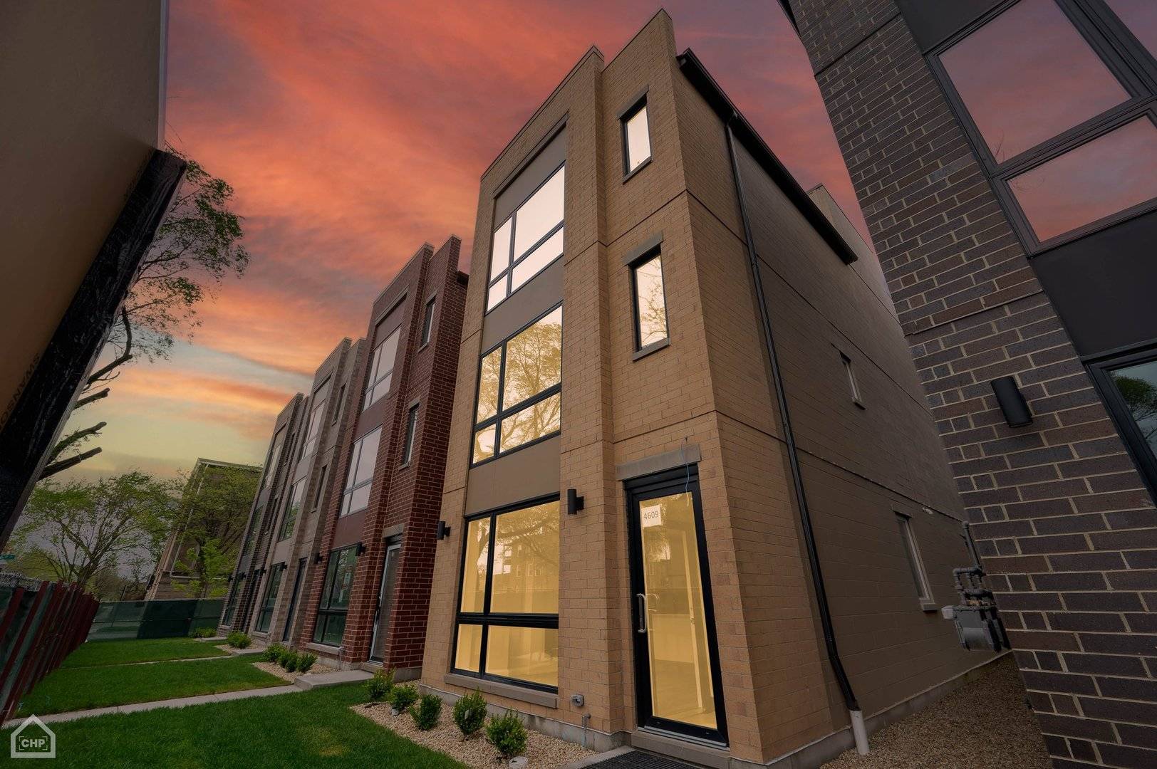 4611 S Saint Lawrence AVE #2, Chicago, IL 60653