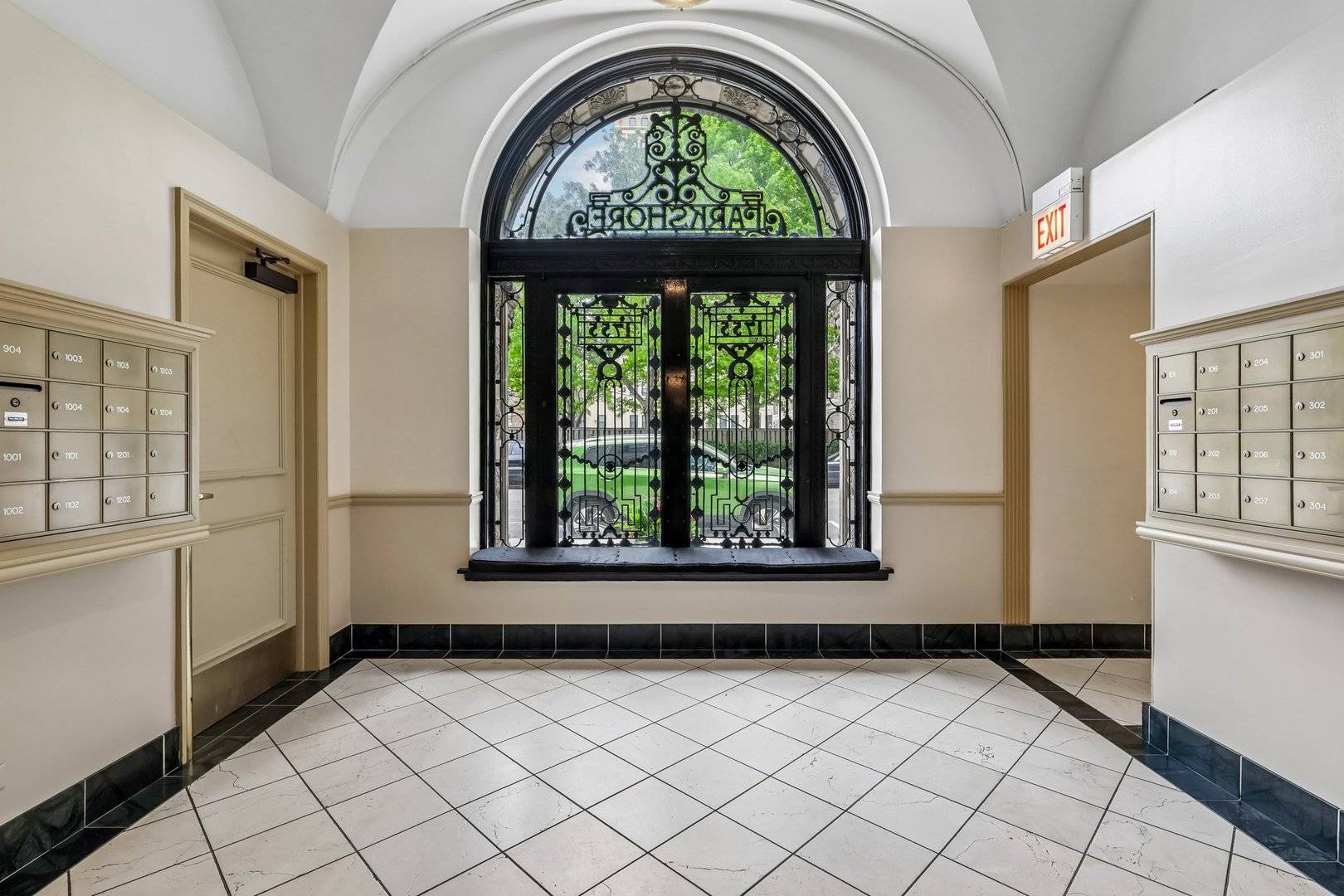1755 E 55th ST #605, Chicago, IL 60615