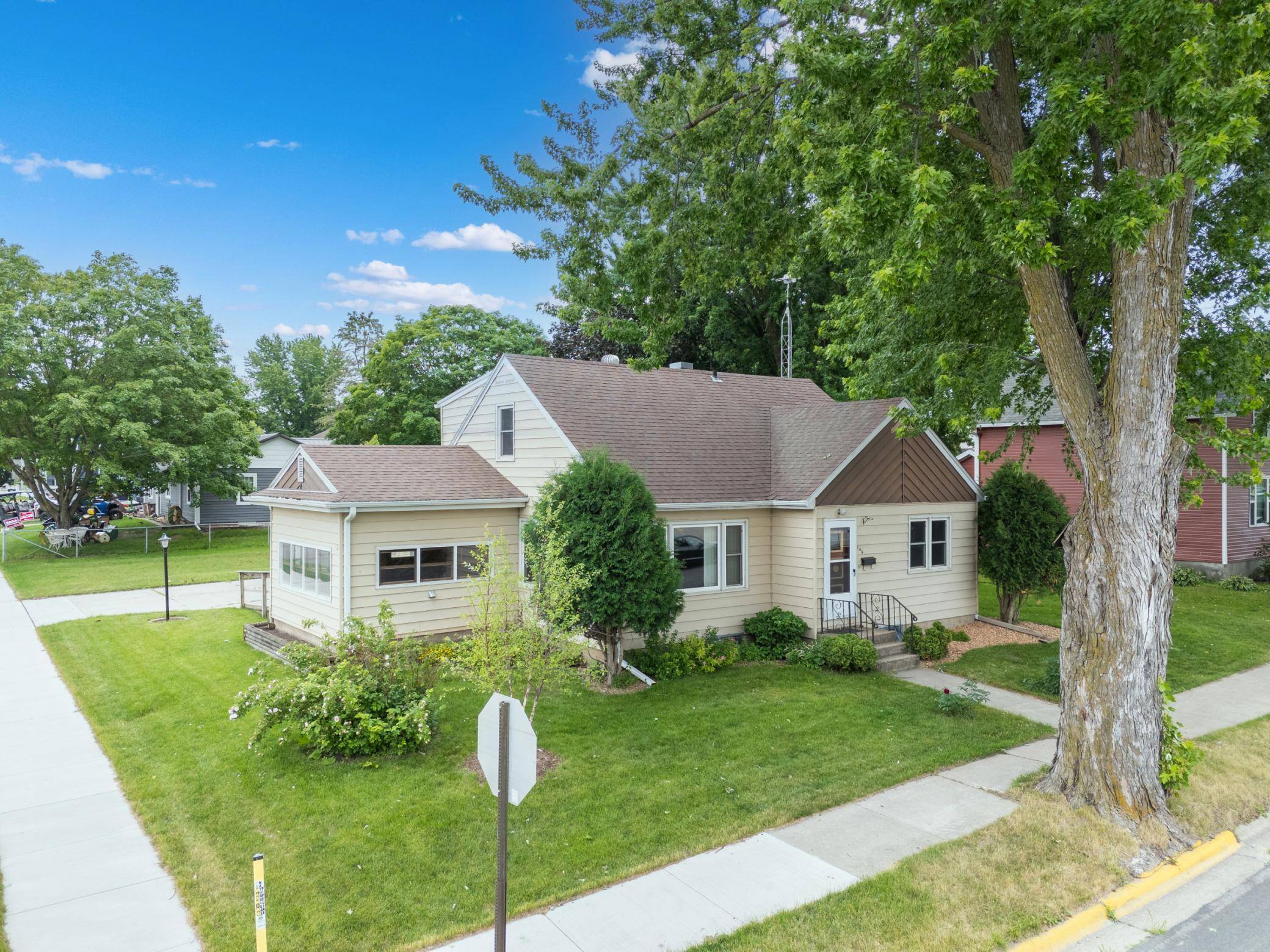 145 6th ST NW, Plainview, MN 55964