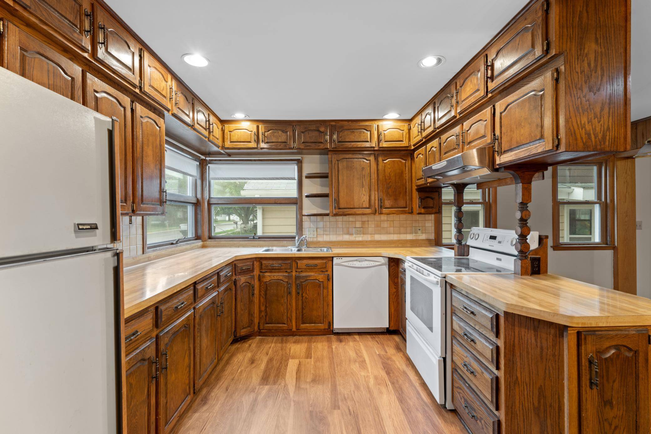 145 6th ST NW, Plainview, MN 55964