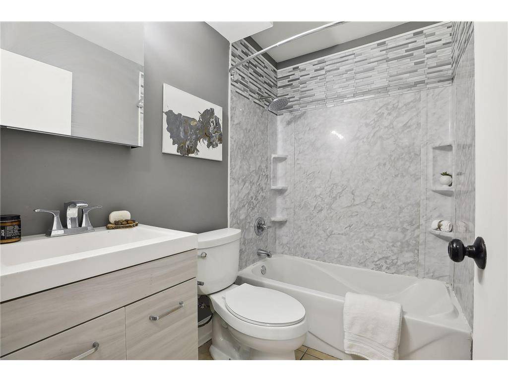 439 Arlington AVE E, Saint Paul, MN 55130