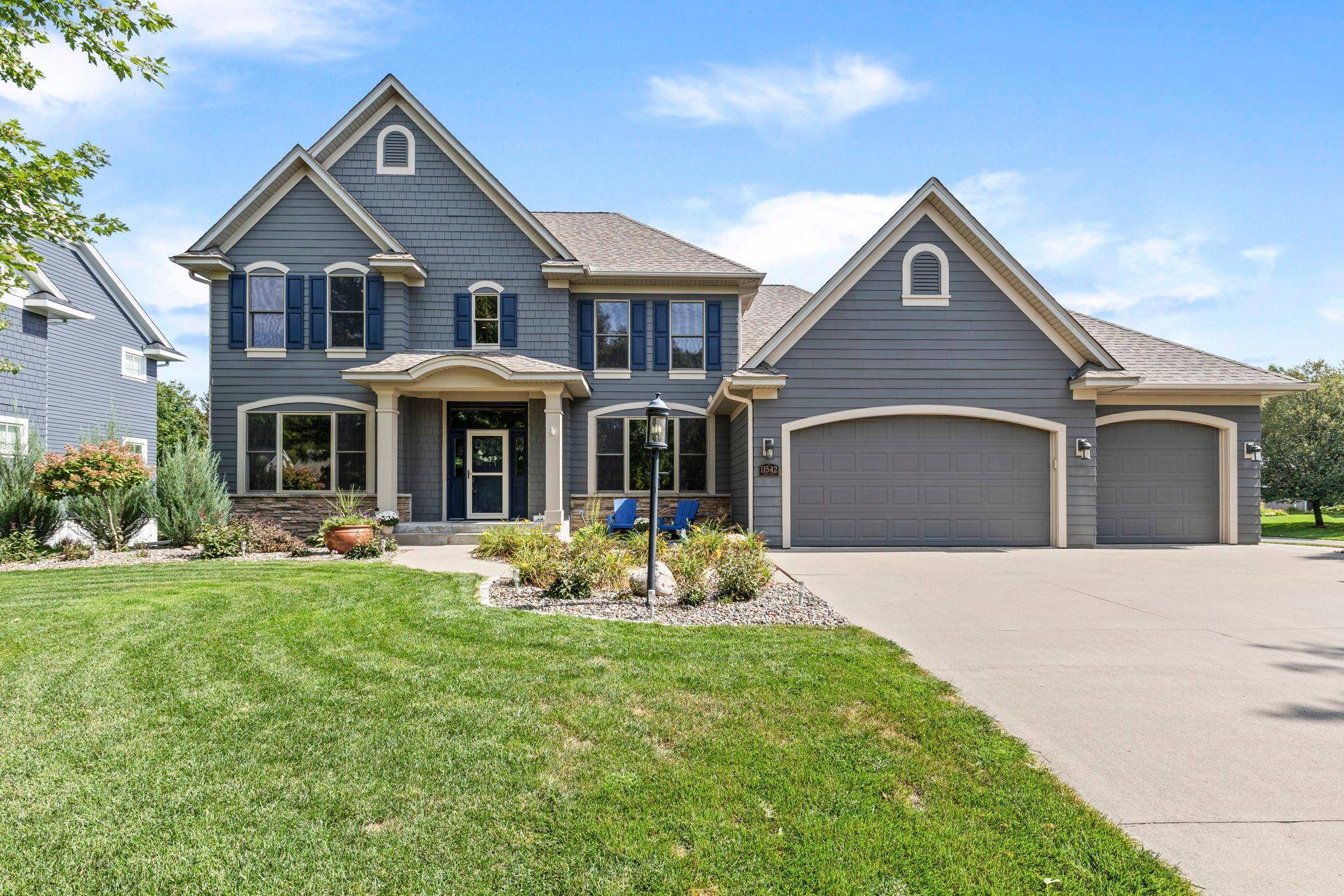 11542 Avery DR, Inver Grove Heights, MN 55077