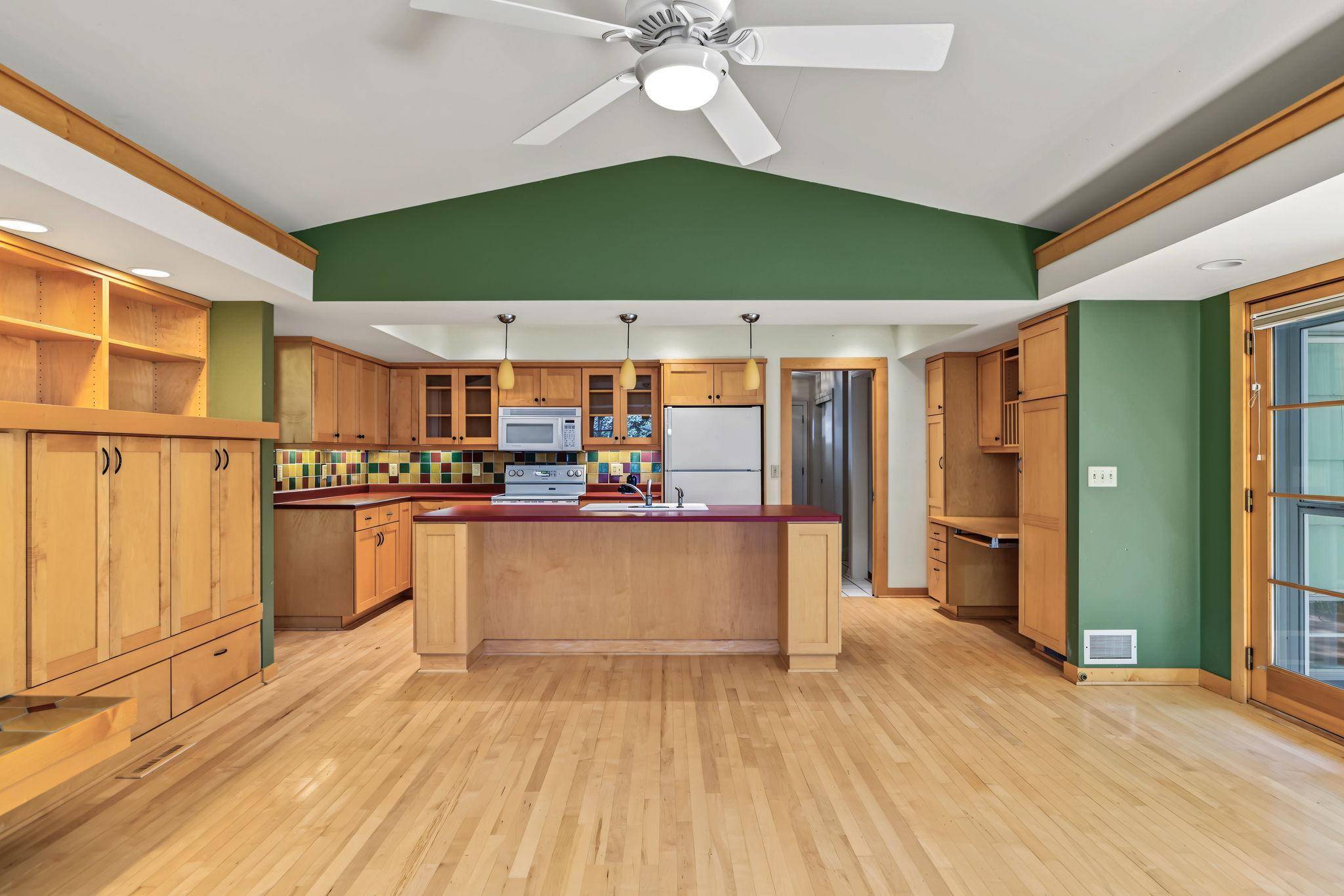 7220 W Shore DR, Edina, MN 55435