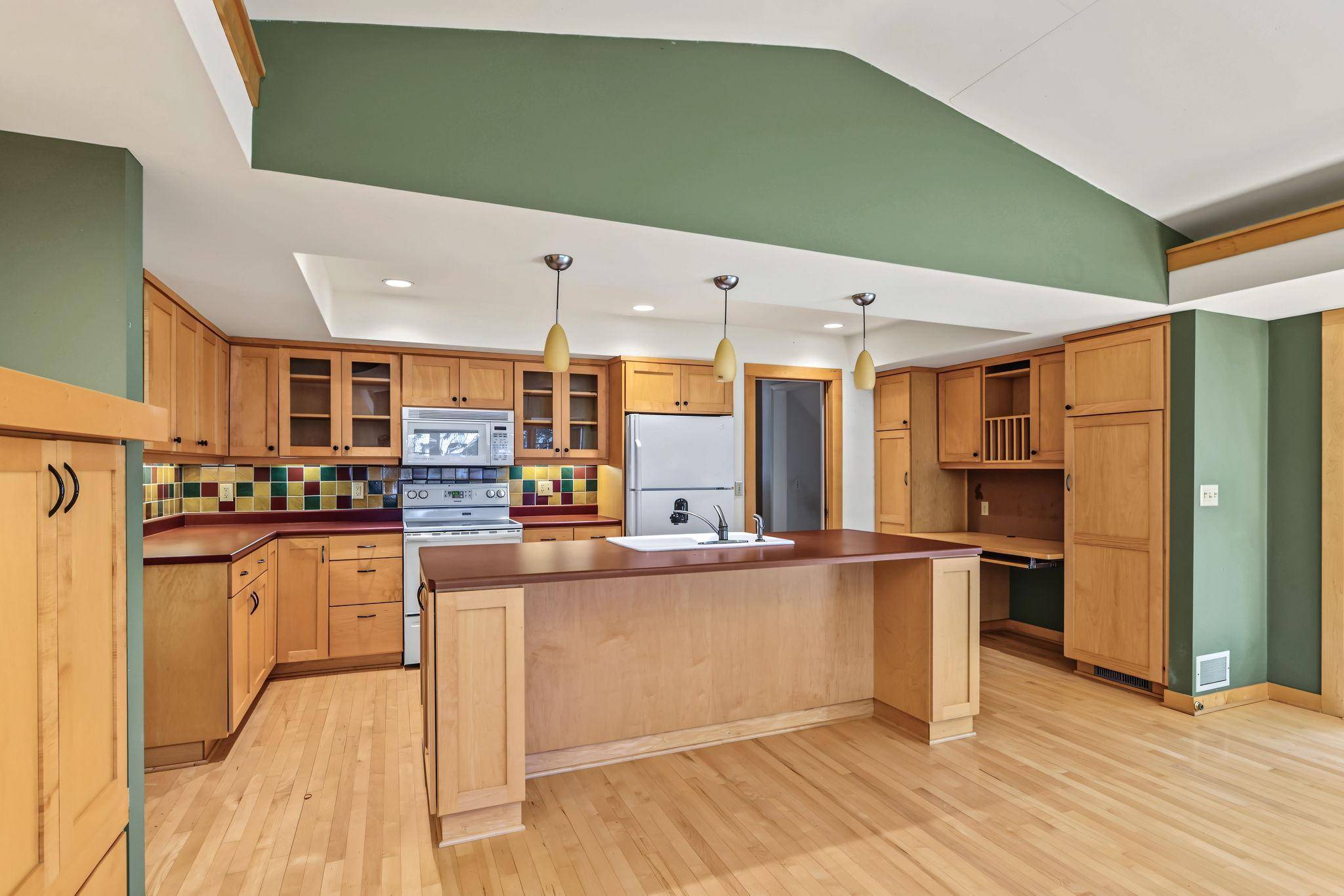 7220 W Shore DR, Edina, MN 55435