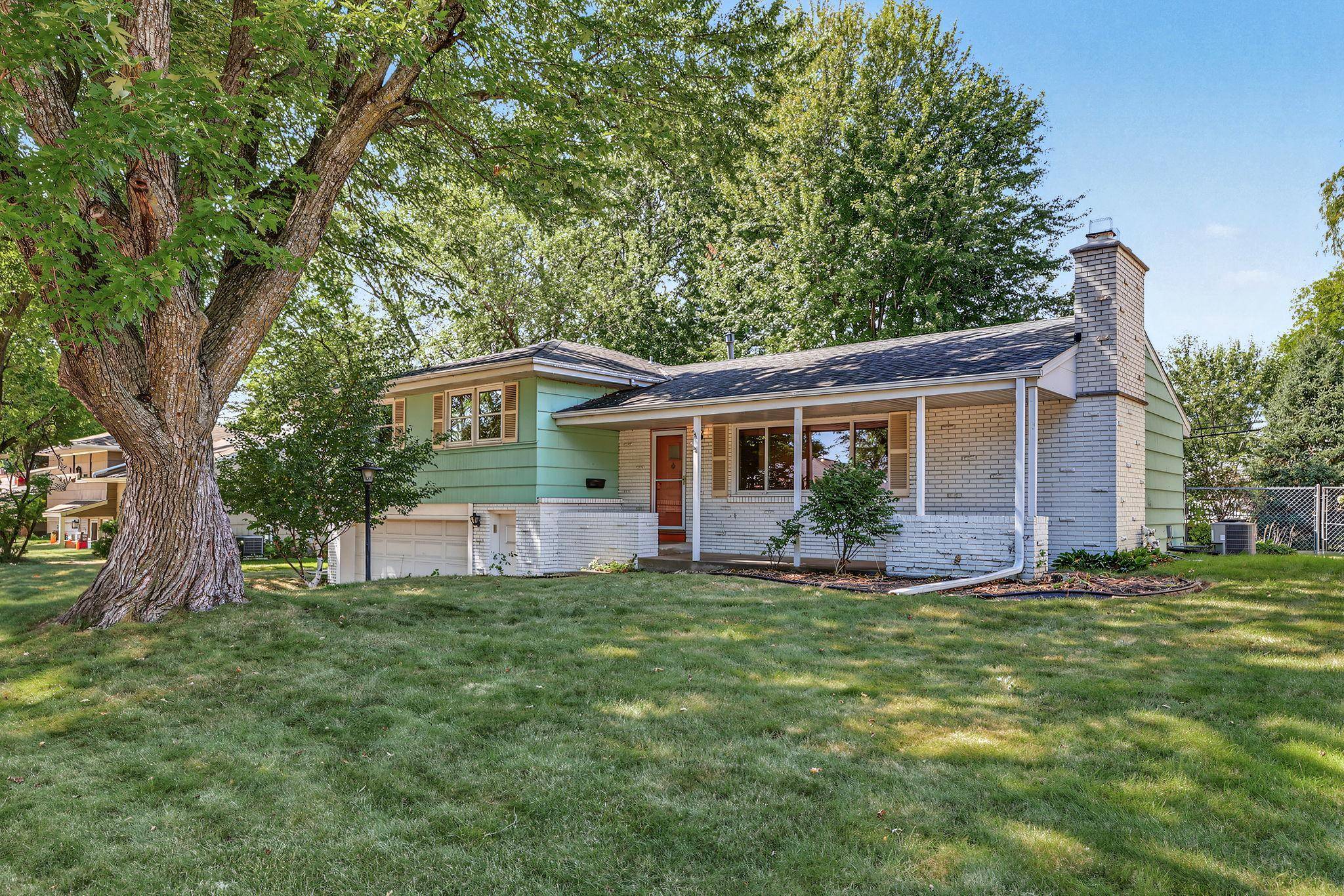 7220 W Shore DR, Edina, MN 55435