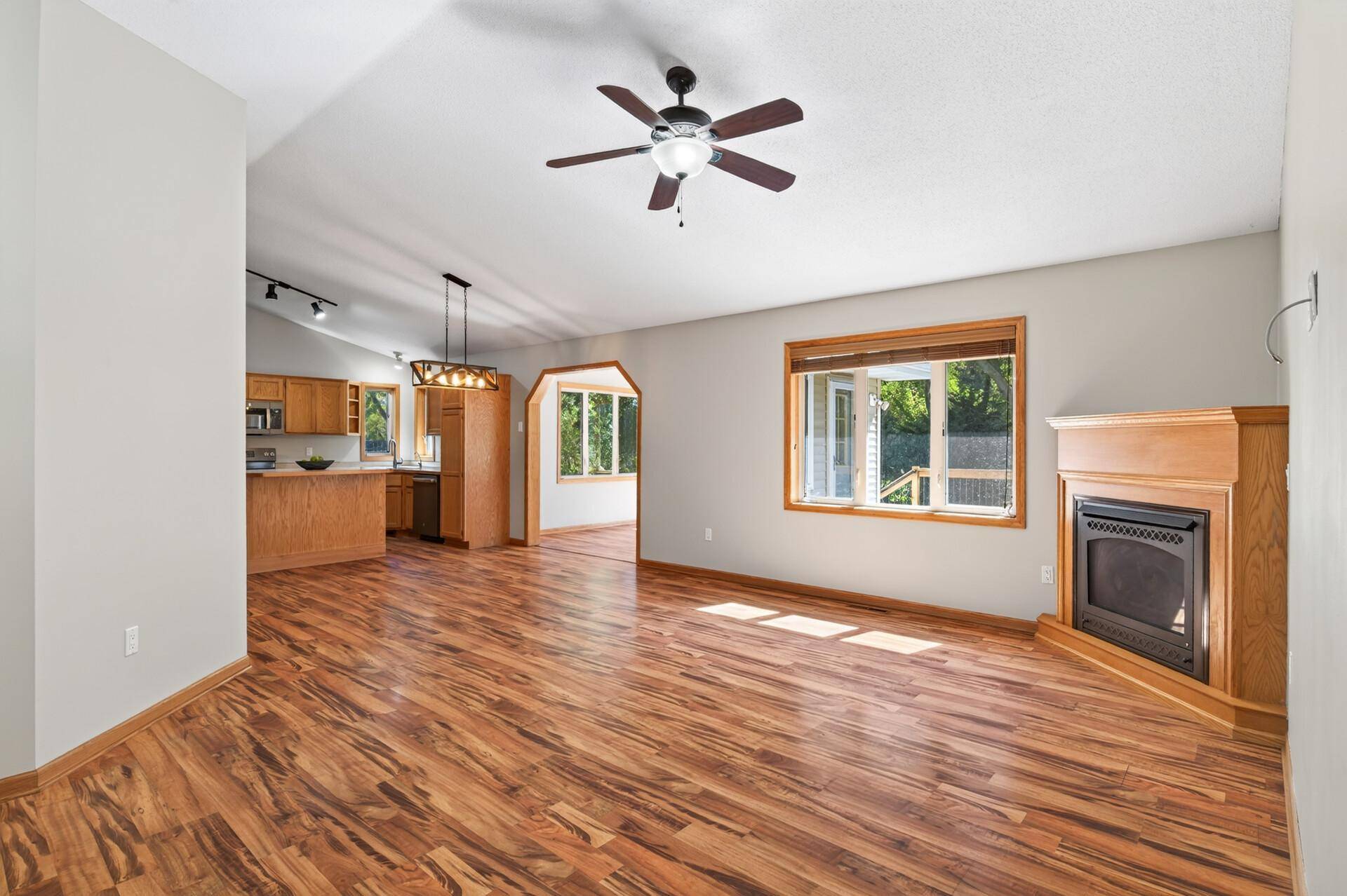 600 142nd AVE NW, Andover, MN 55304