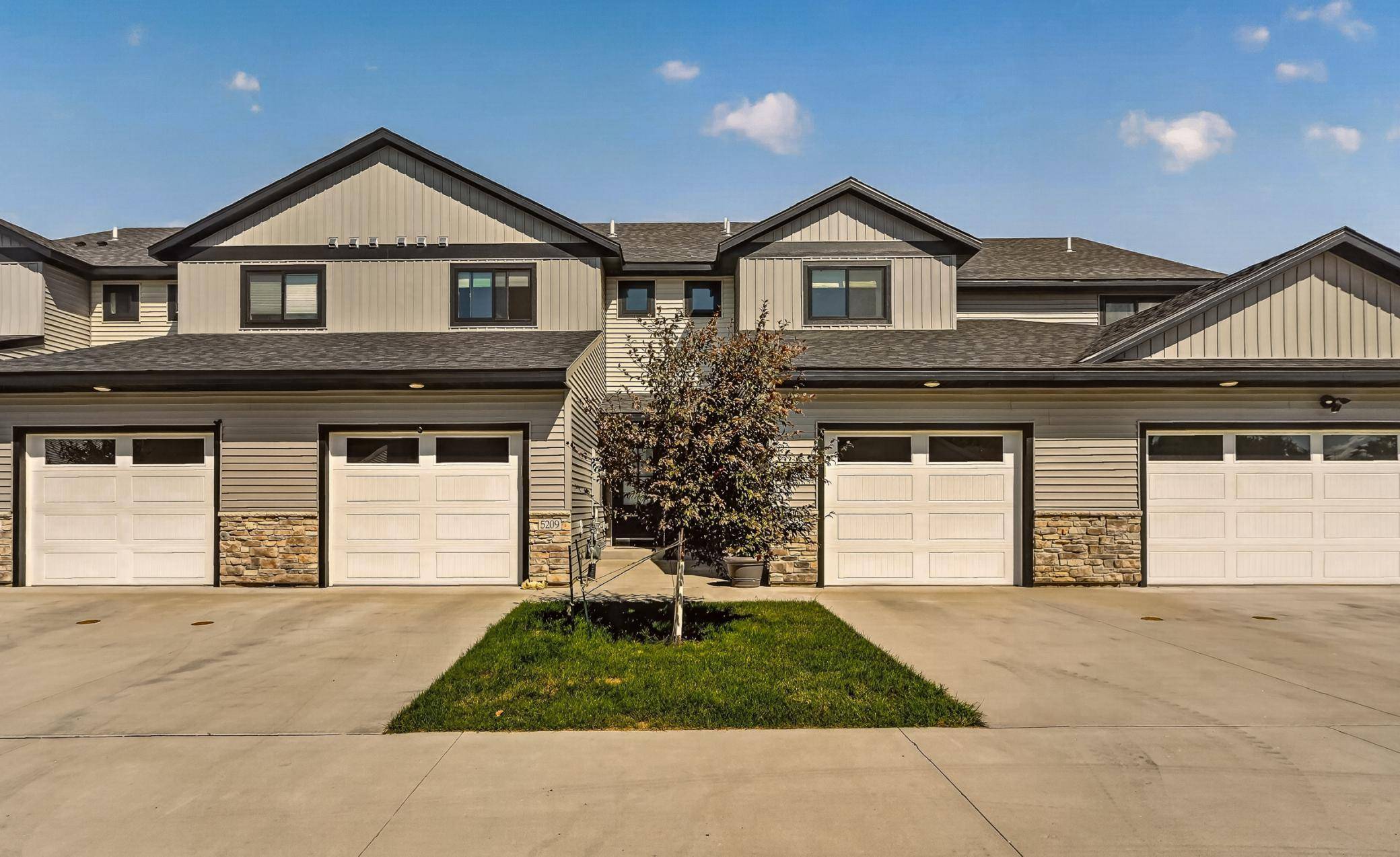 5205 Harvest Square PL NW, Rochester, MN 55901