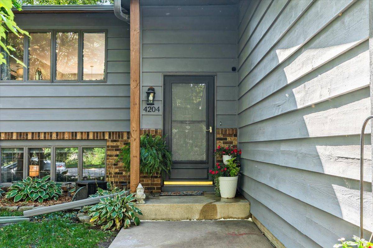 4204 1st ST NW, Rochester, MN 55901