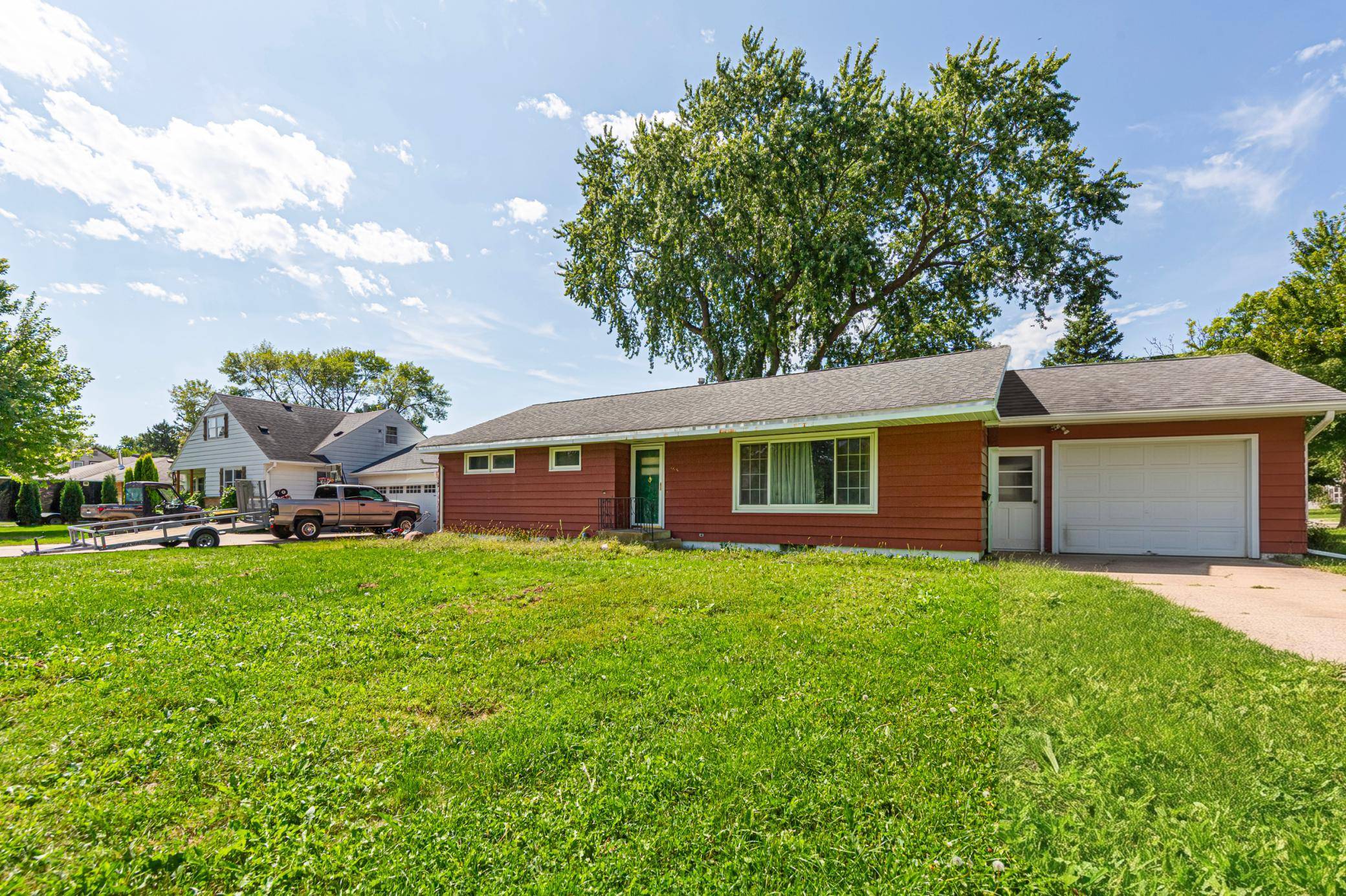 366 N Waterville AVE, Le Center, MN 56057