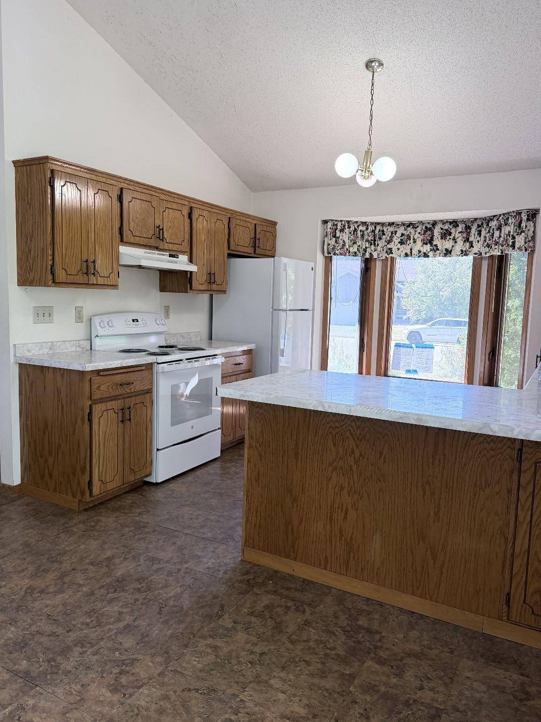1515 Bender RD, Chaska, MN 55318