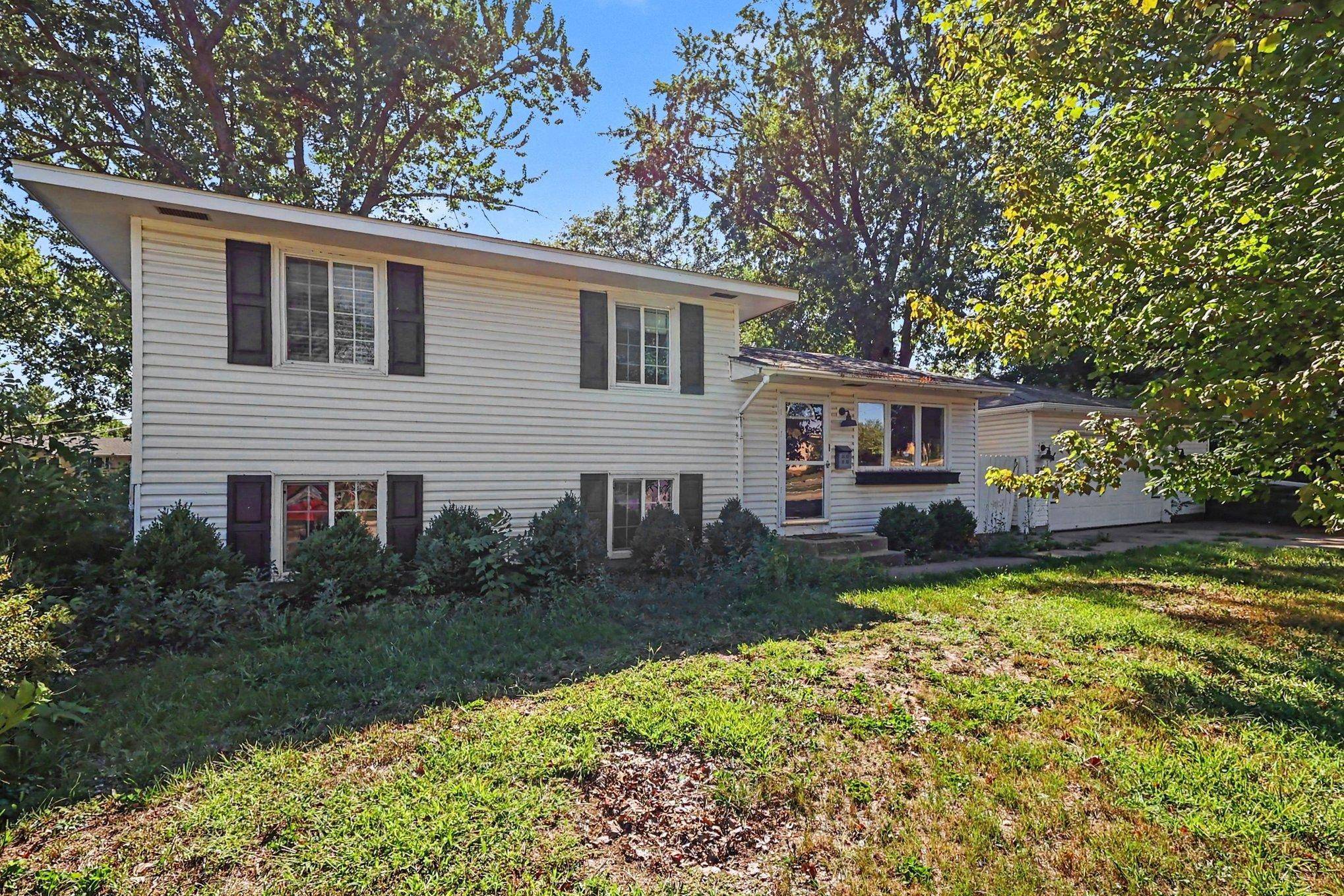 3296 70th ST E, Inver Grove Heights, MN 55076