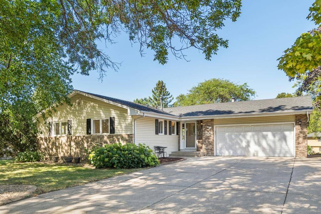 9920 36th PL N, Plymouth, MN 55441