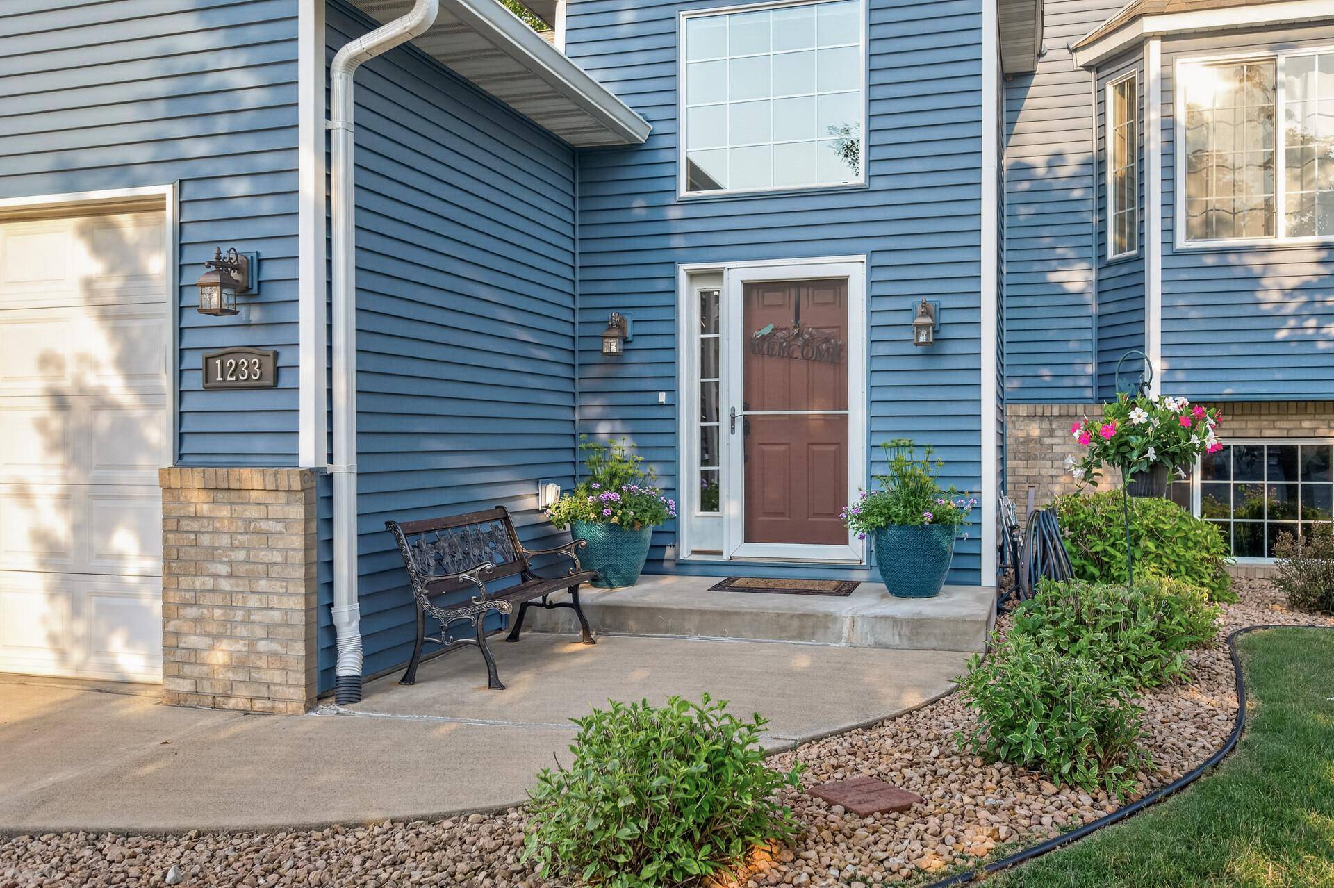 1233 Irvine DR, Hanover, MN 55341