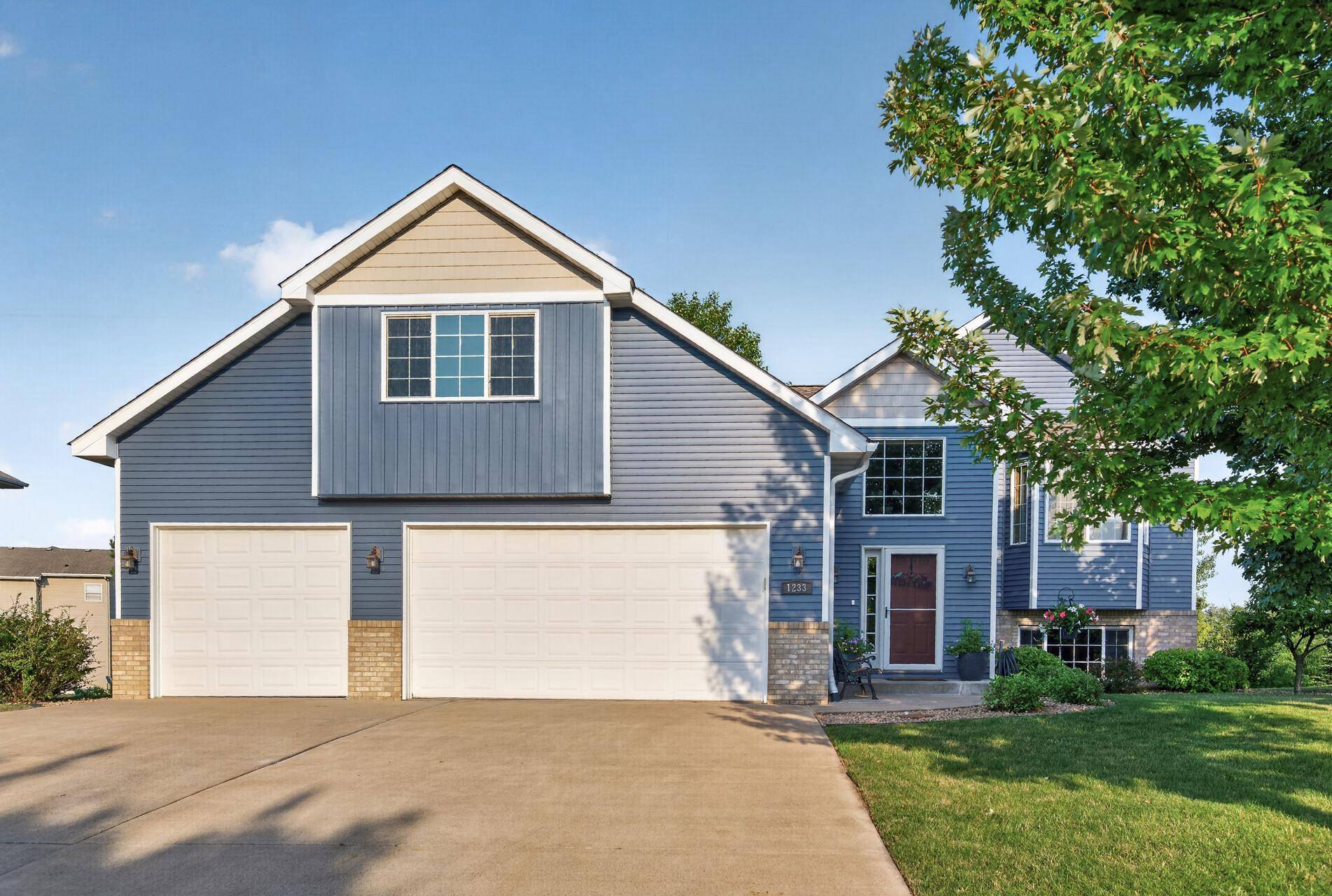 1233 Irvine DR, Hanover, MN 55341