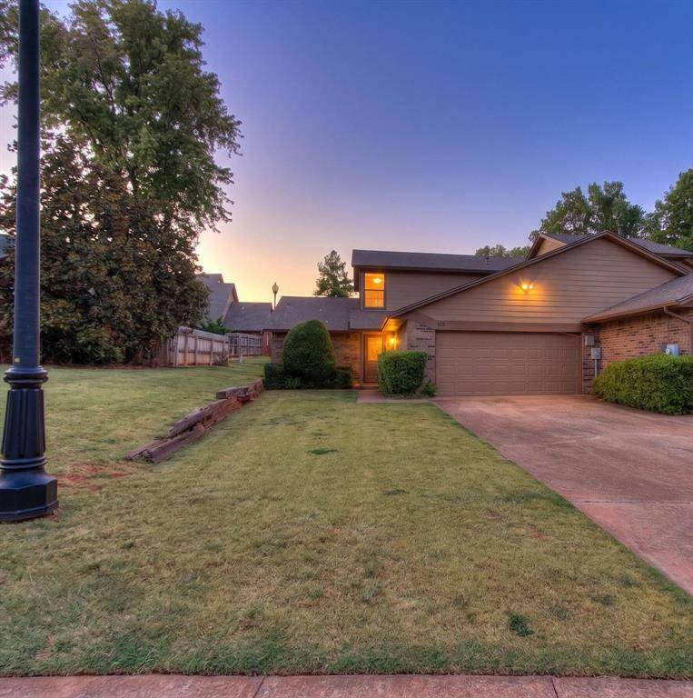 105 Woodbridge CIR, Edmond, OK 73012