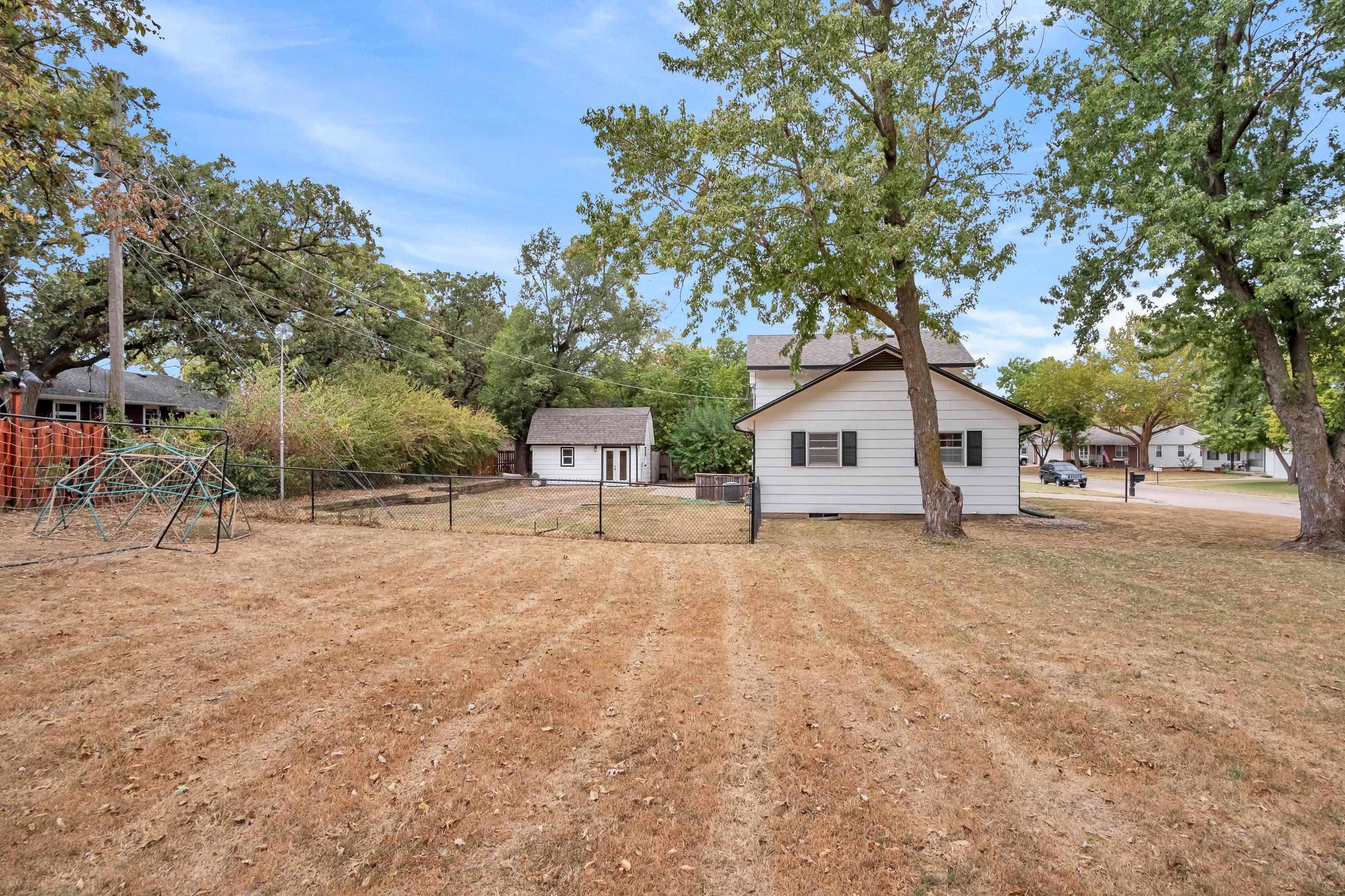 107 Brookside Dr, Newton, KS 67114