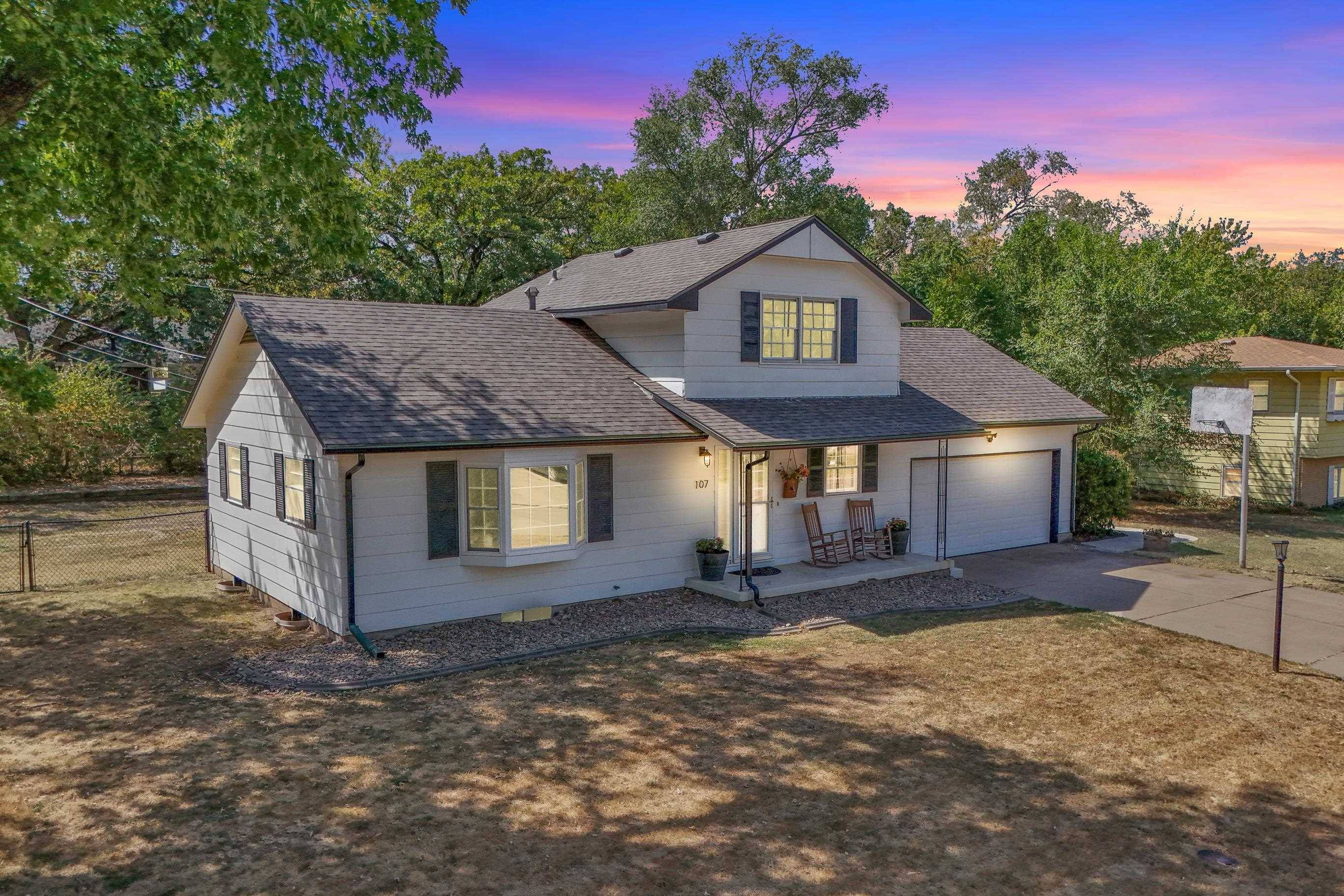 107 Brookside Dr, Newton, KS 67114