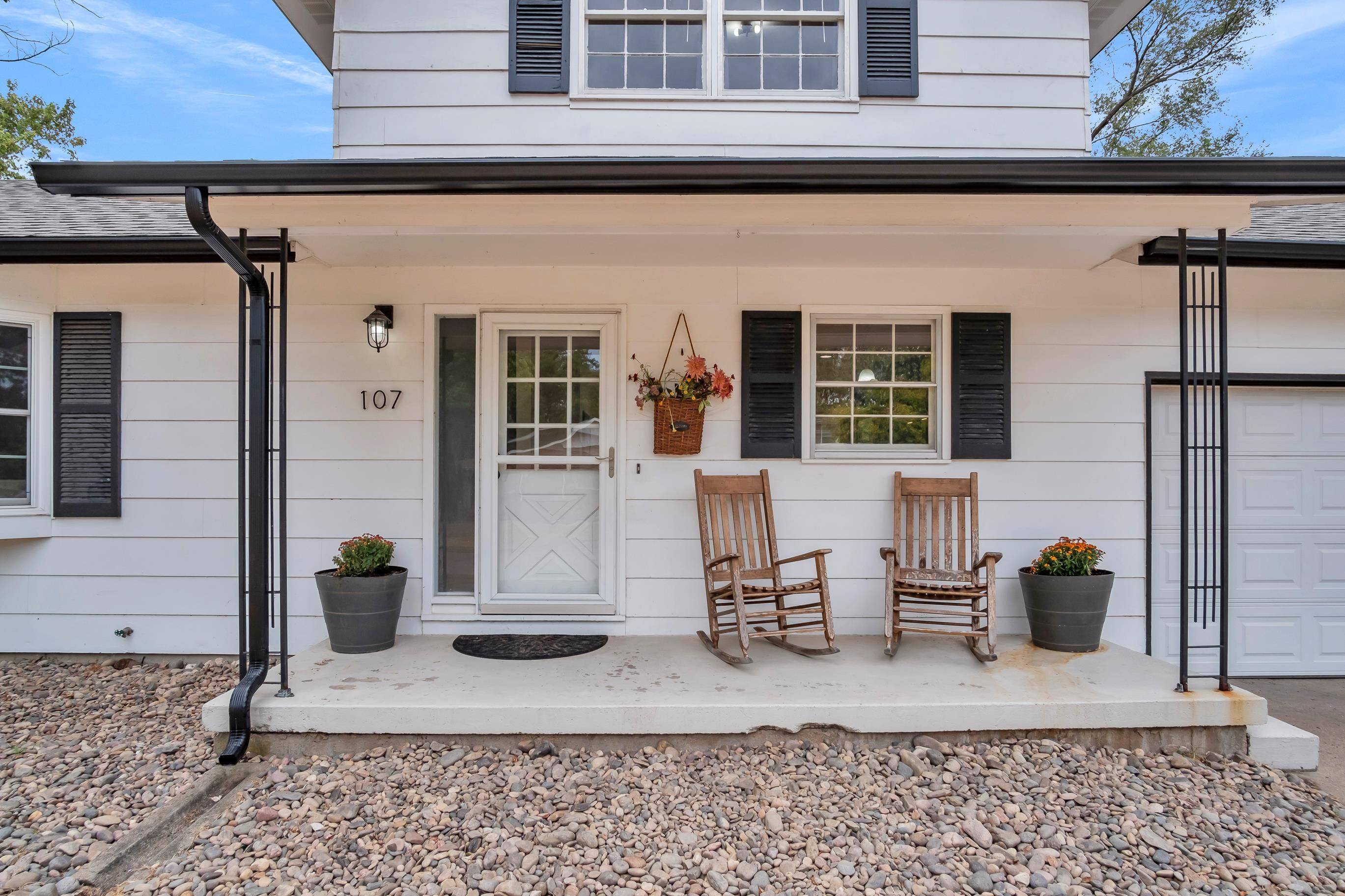 107 Brookside Dr, Newton, KS 67114
