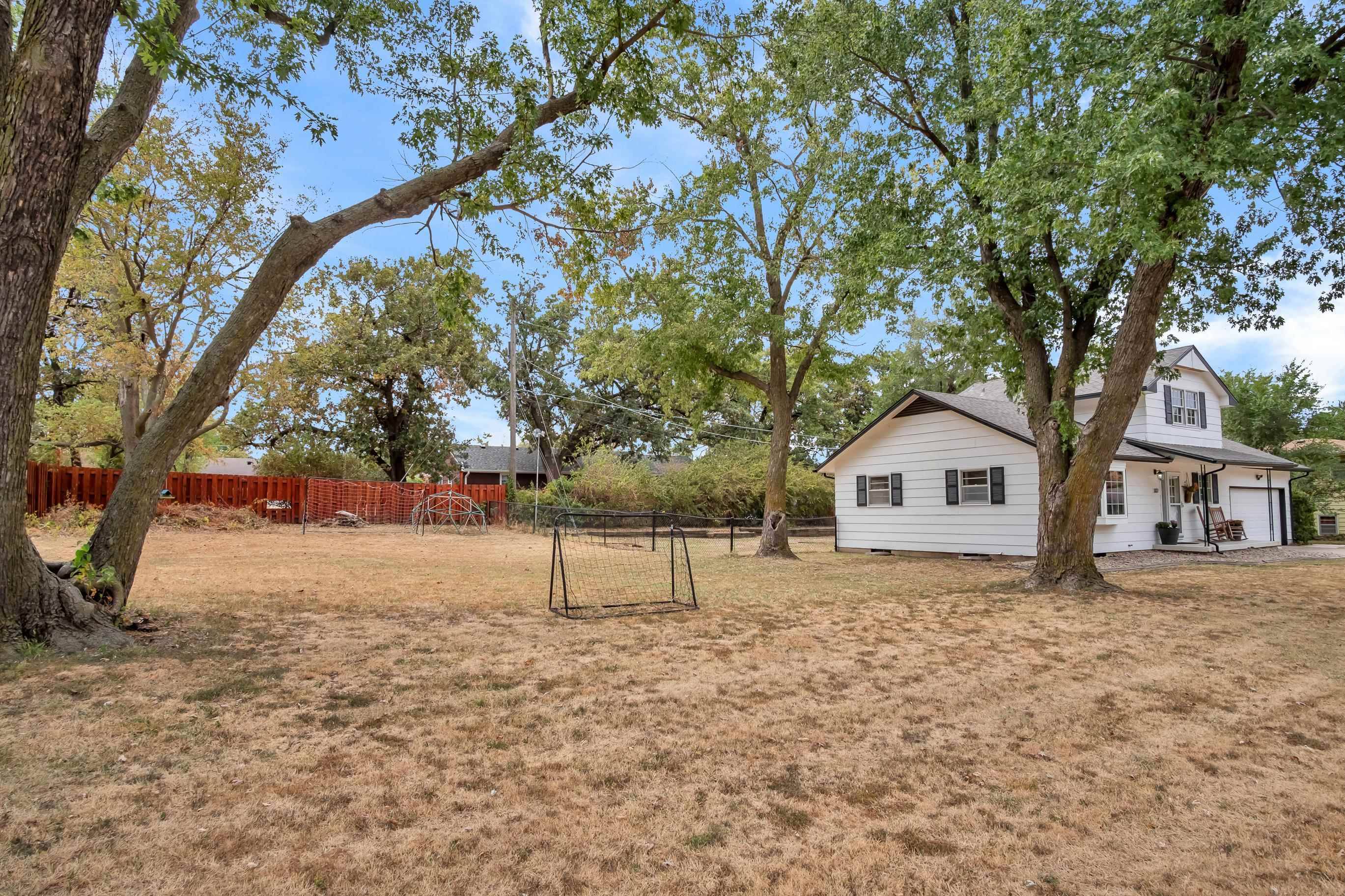 107 Brookside Dr, Newton, KS 67114