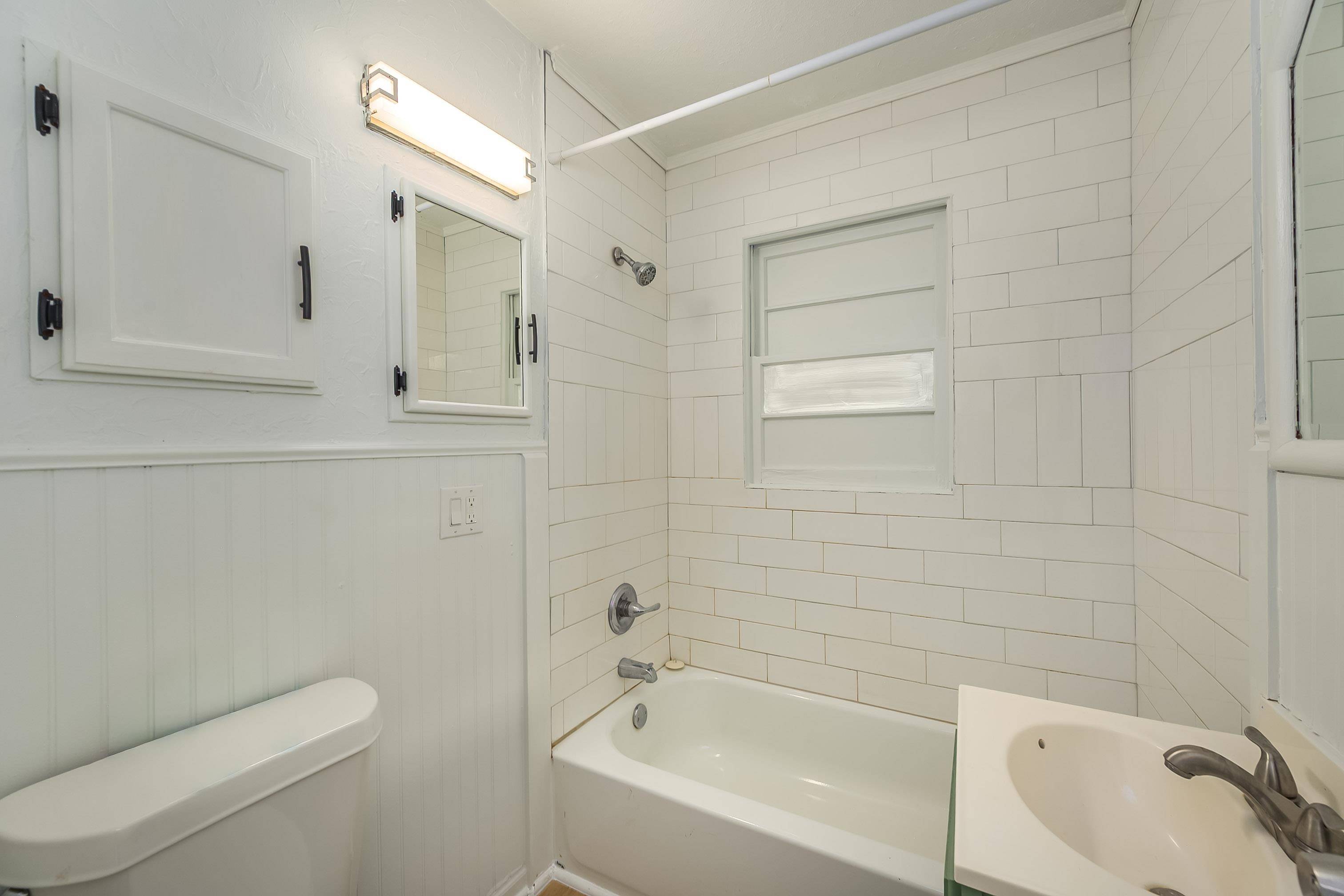 2820 S Mosley St, Wichita, KS 67216-1121