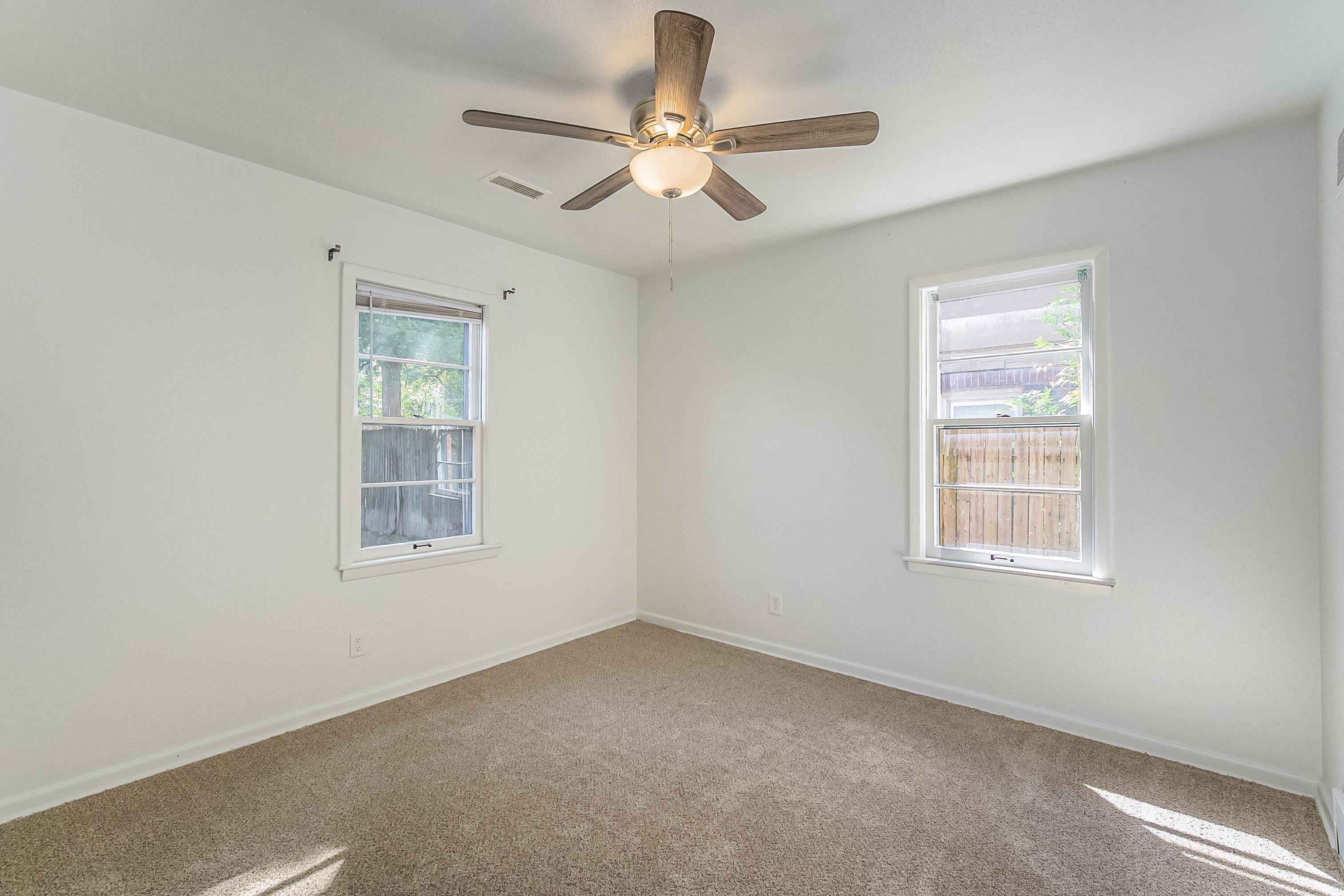 2820 S Mosley St, Wichita, KS 67216-1121
