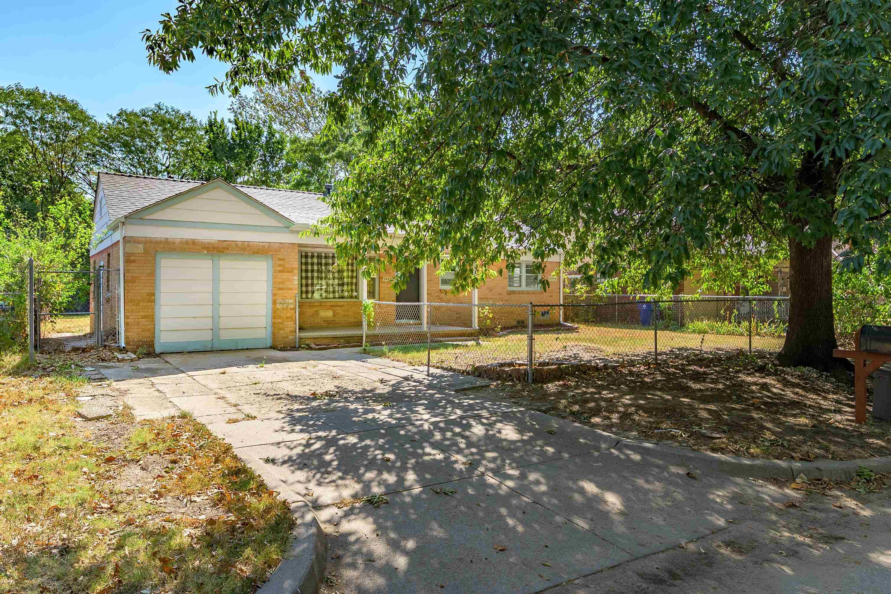 2820 S Mosley St, Wichita, KS 67216-1121