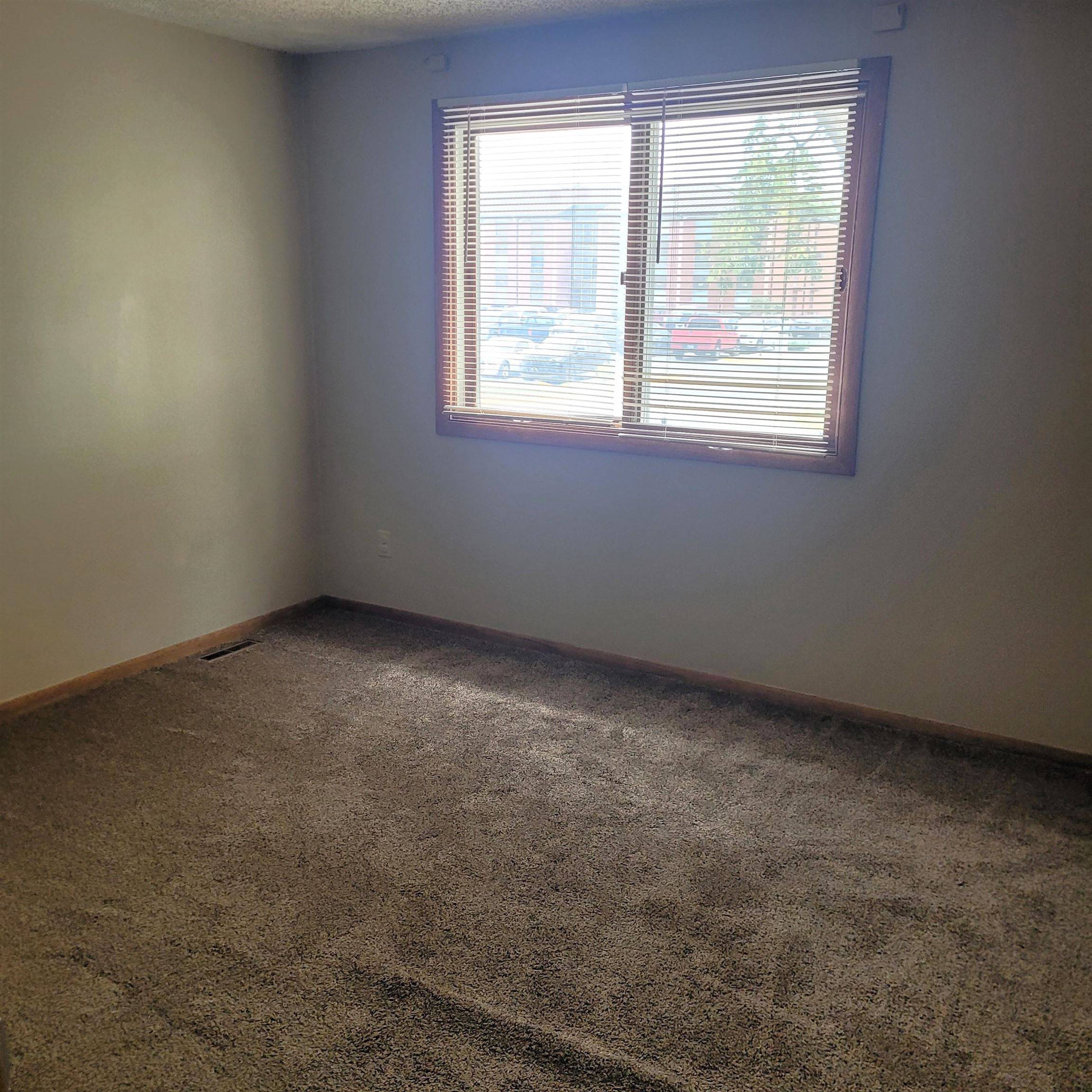 128 W Kirwin Ave, Salina, KS 67401