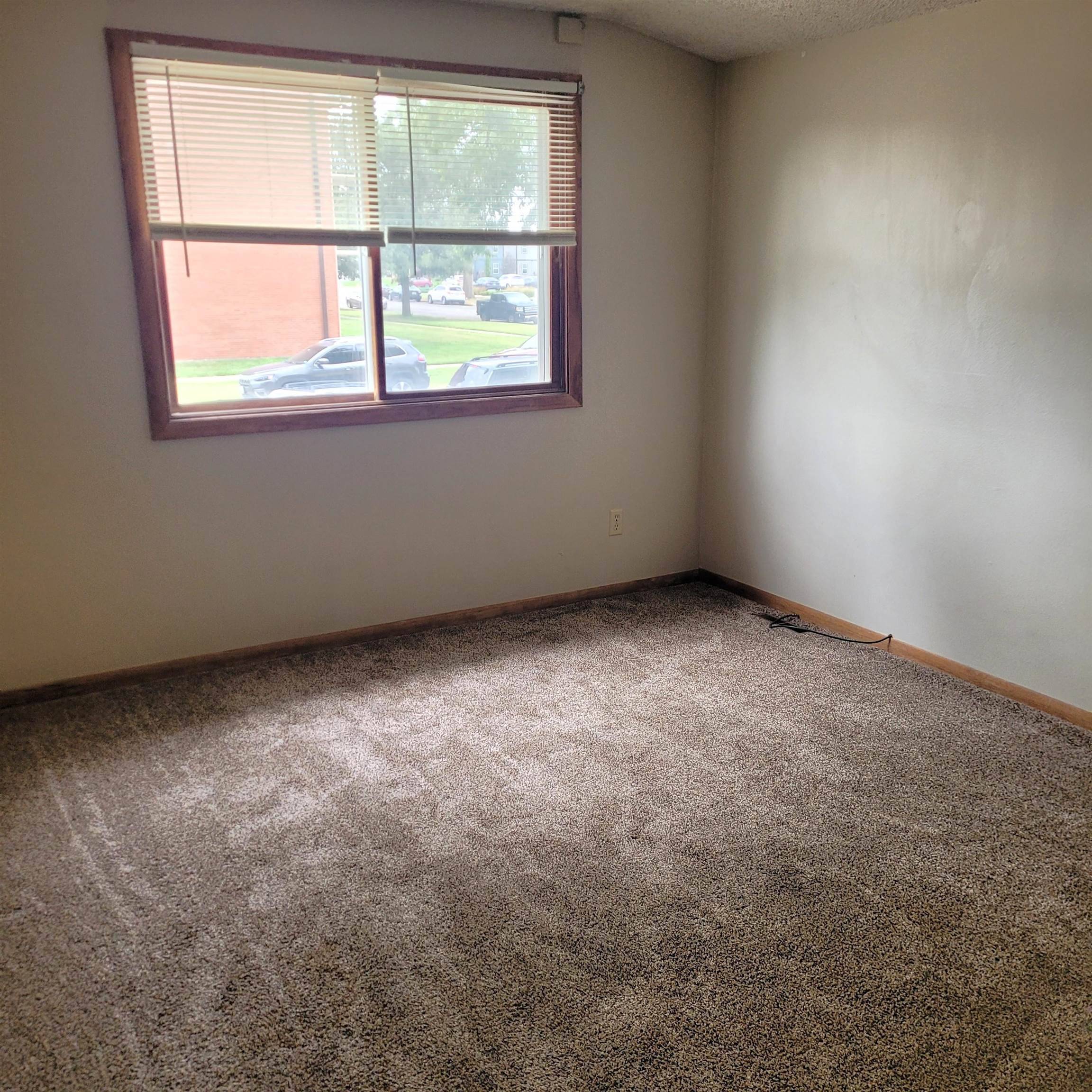 128 W Kirwin Ave, Salina, KS 67401
