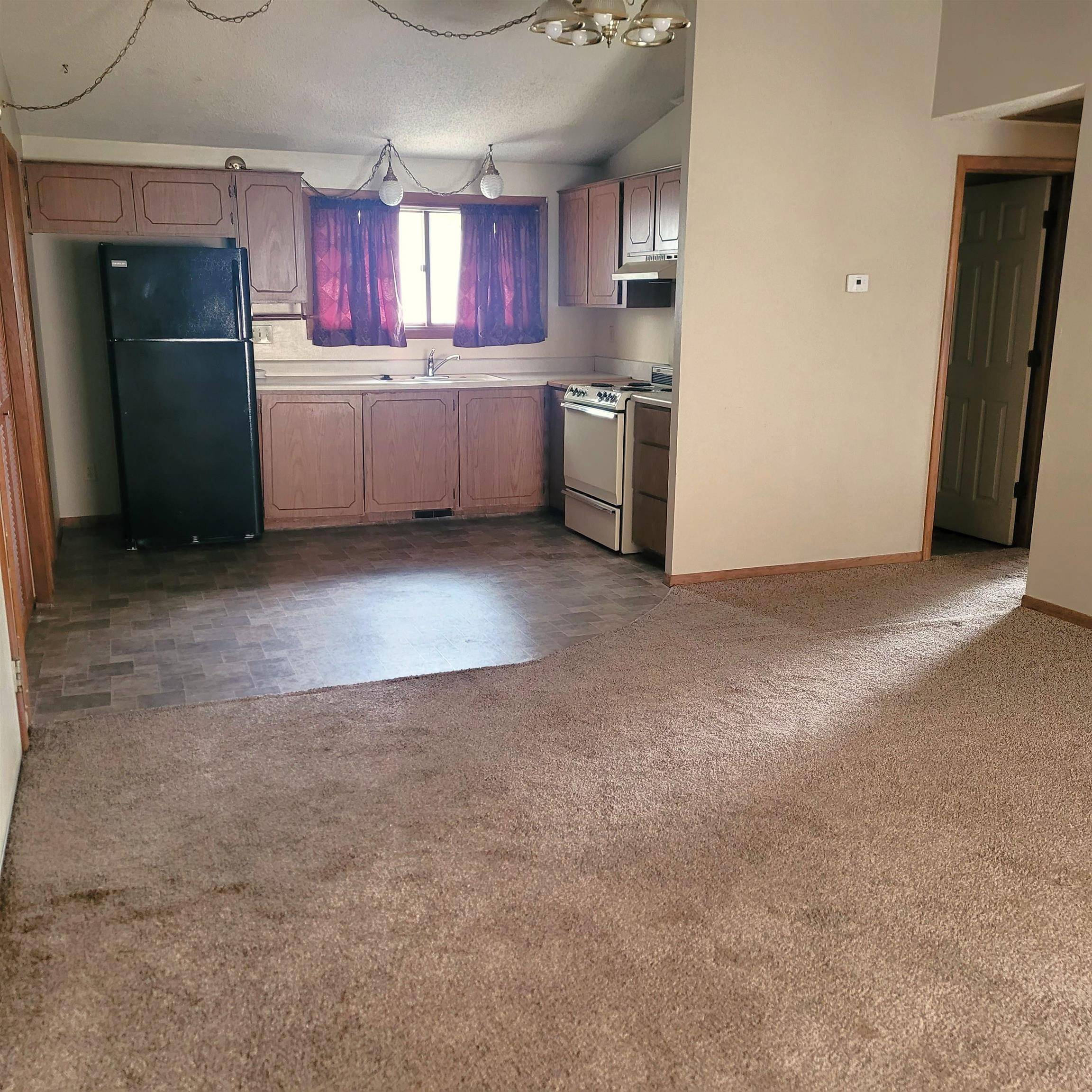 128 W Kirwin Ave, Salina, KS 67401