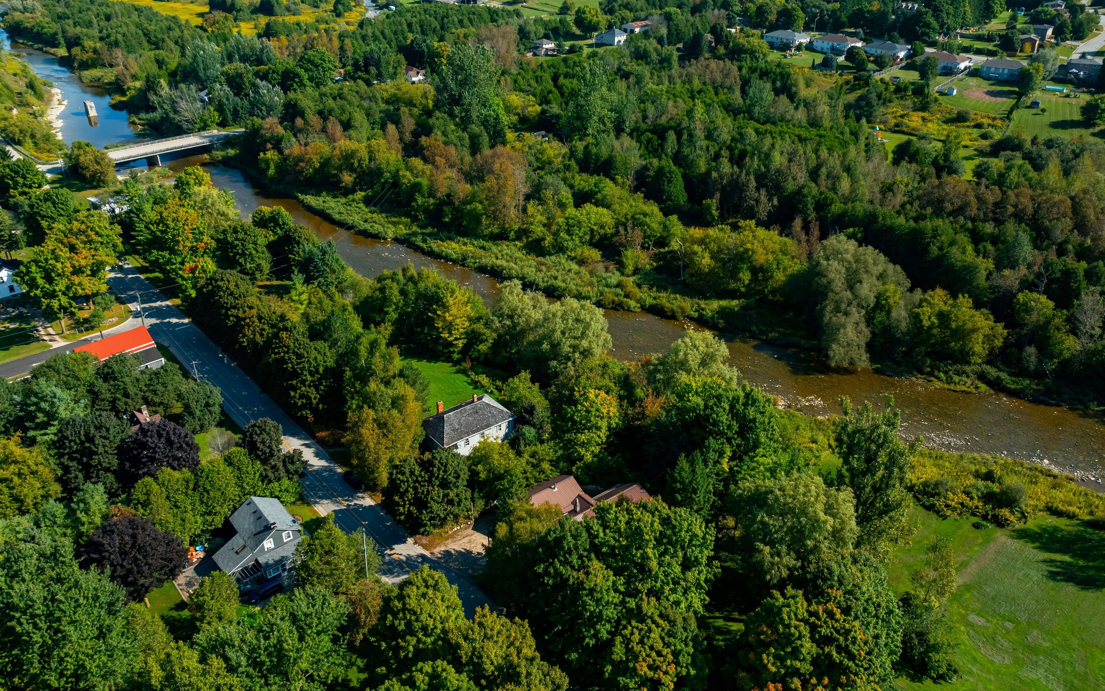 16 Mill ST, Amaranth, ON L9W 3Z3