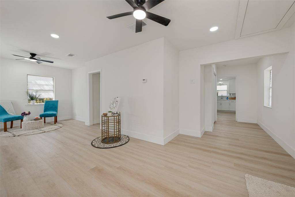 412 S Redford Lane, White Settlement, TX 76108