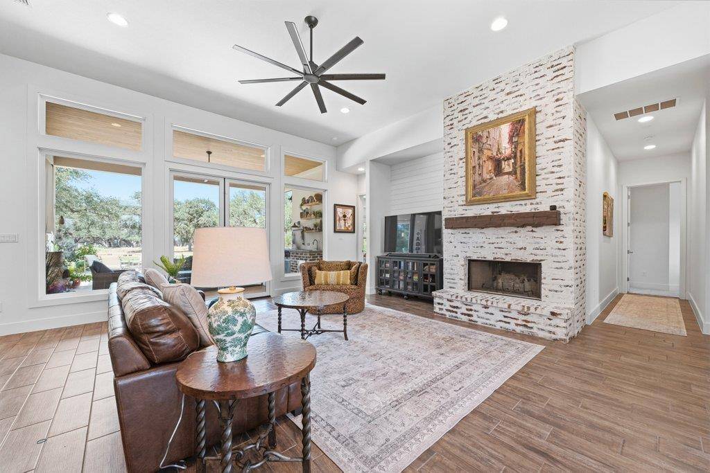 224 Berrywood LN, New Braunfels, TX 78132