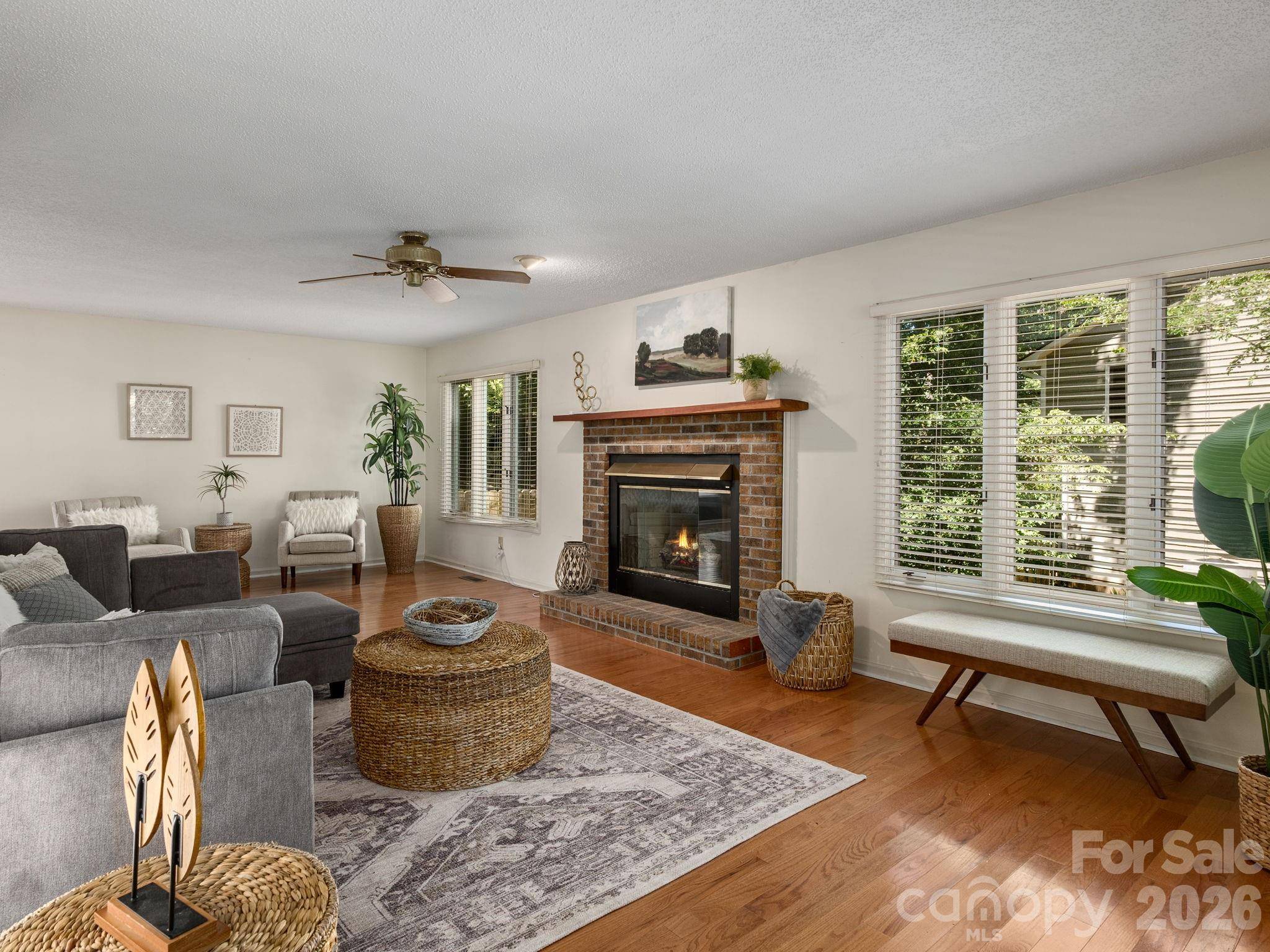 30 S Oaks CIR, Asheville, NC 28806