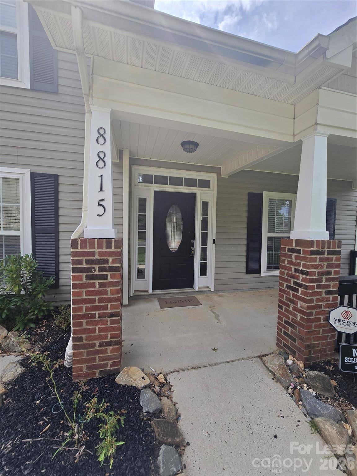 8815 Korniv DR, Charlotte, NC 28216