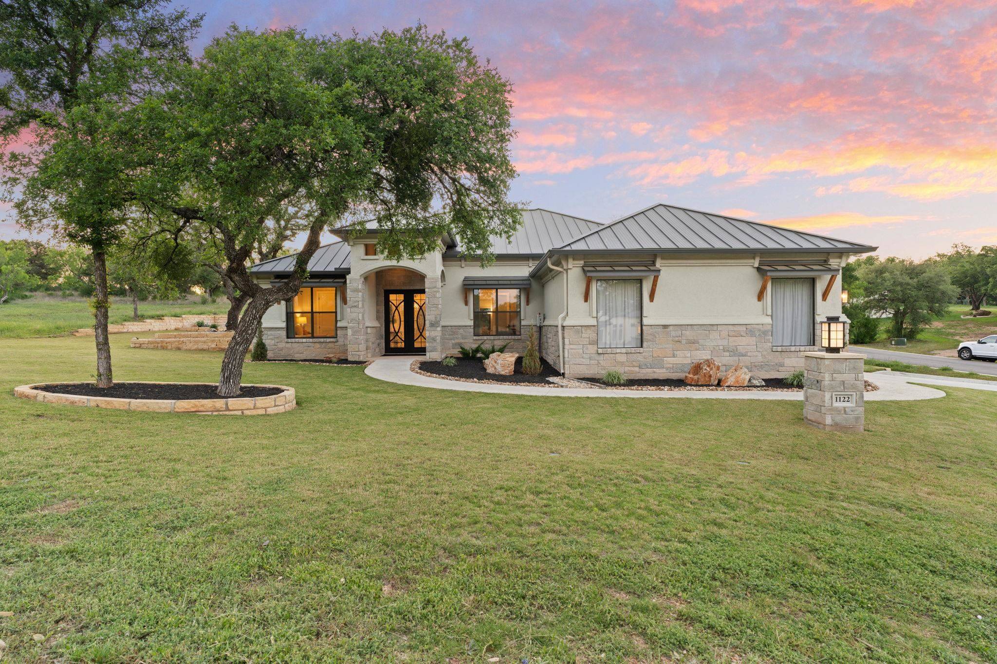 1122 Fault Line DR, Horseshoe Bay, TX 78657-6317