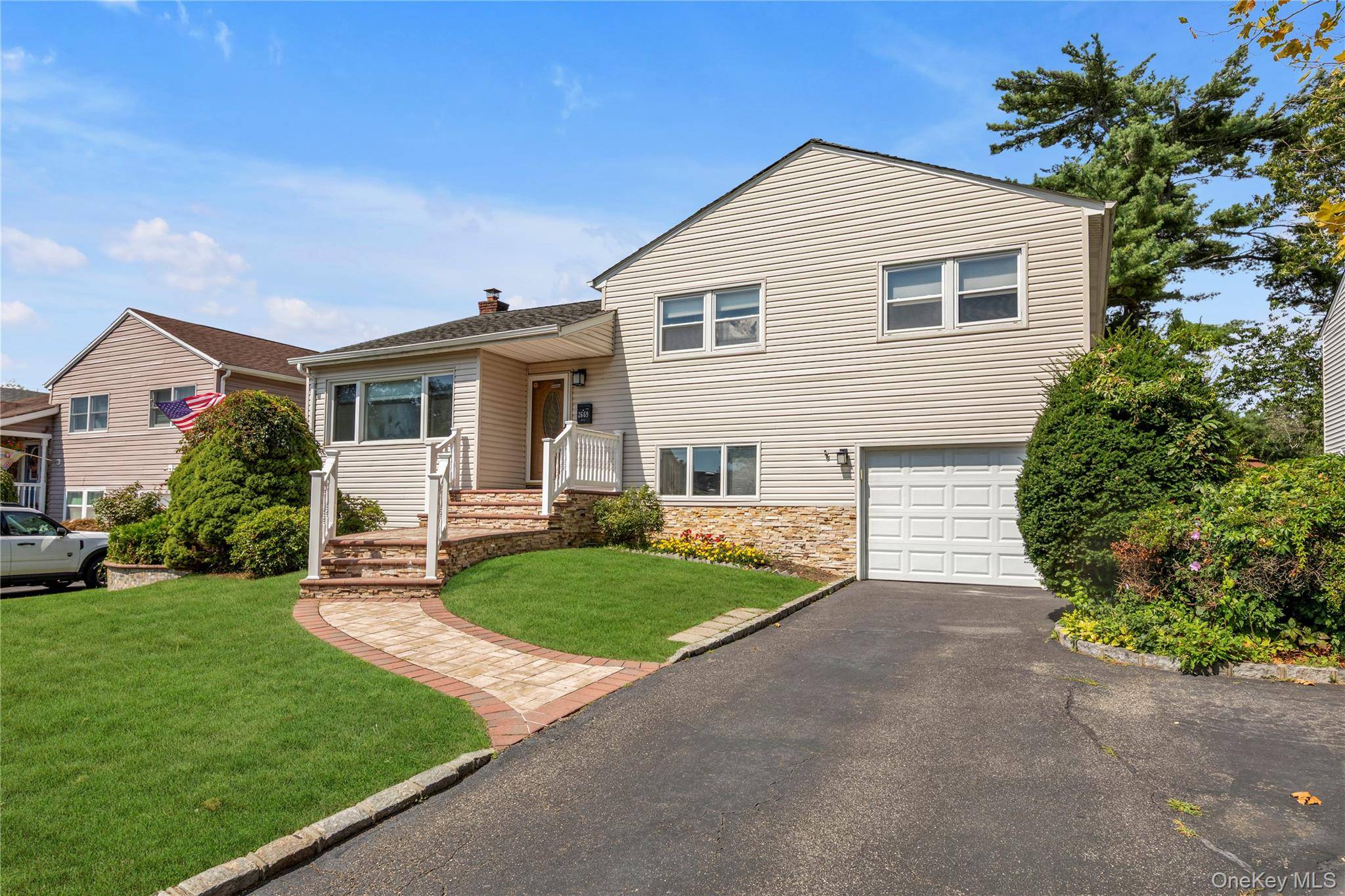2669 Grayson DR, East Meadow, NY 11554
