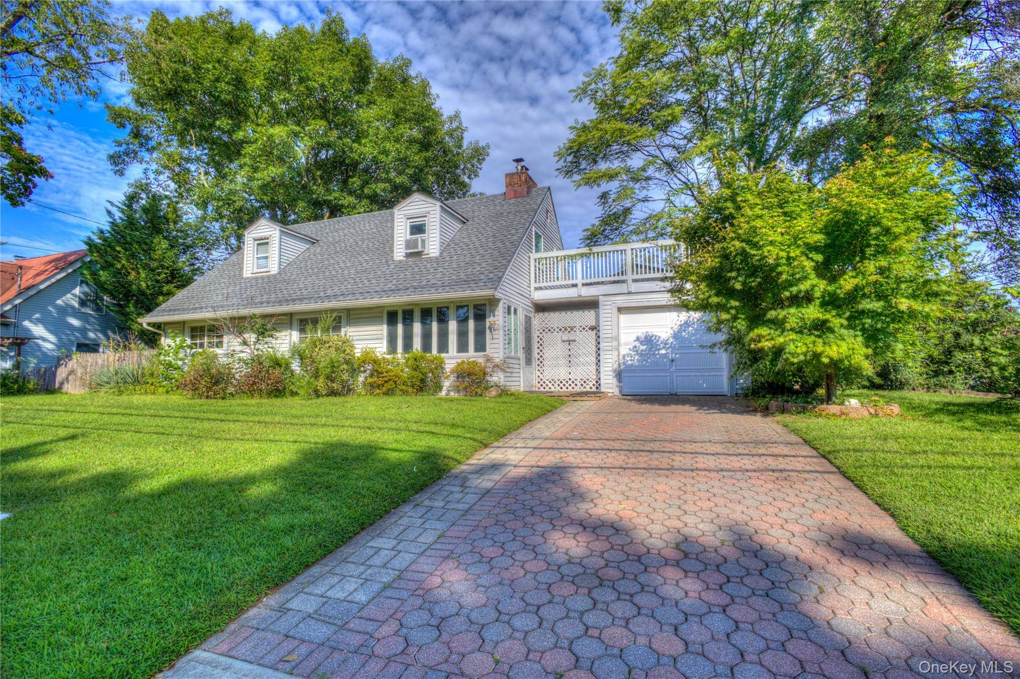 49 Radcliff AVE, Port Washington, NY 11050