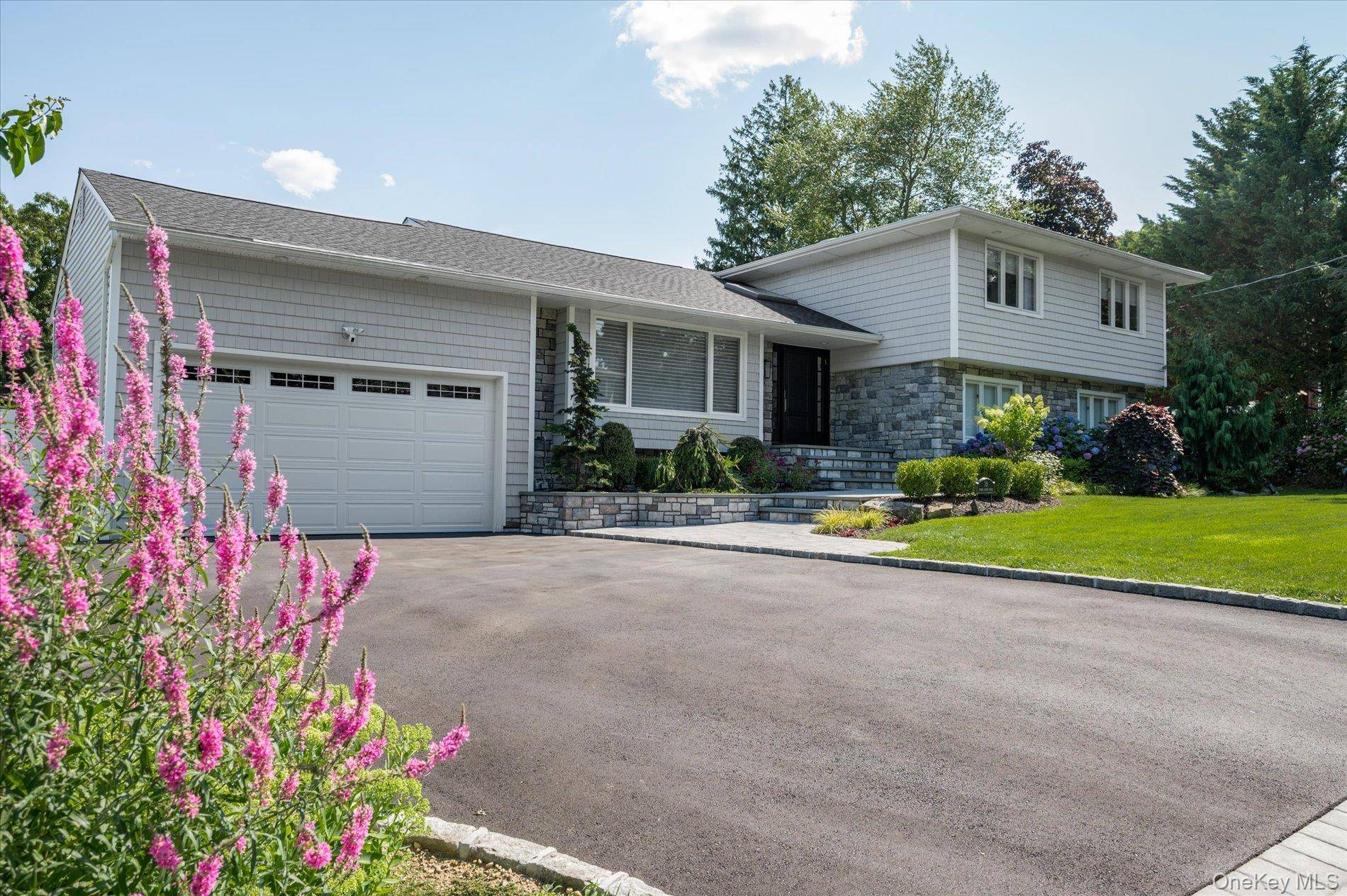 15 Pound Ridge RD, Plainview, NY 11803