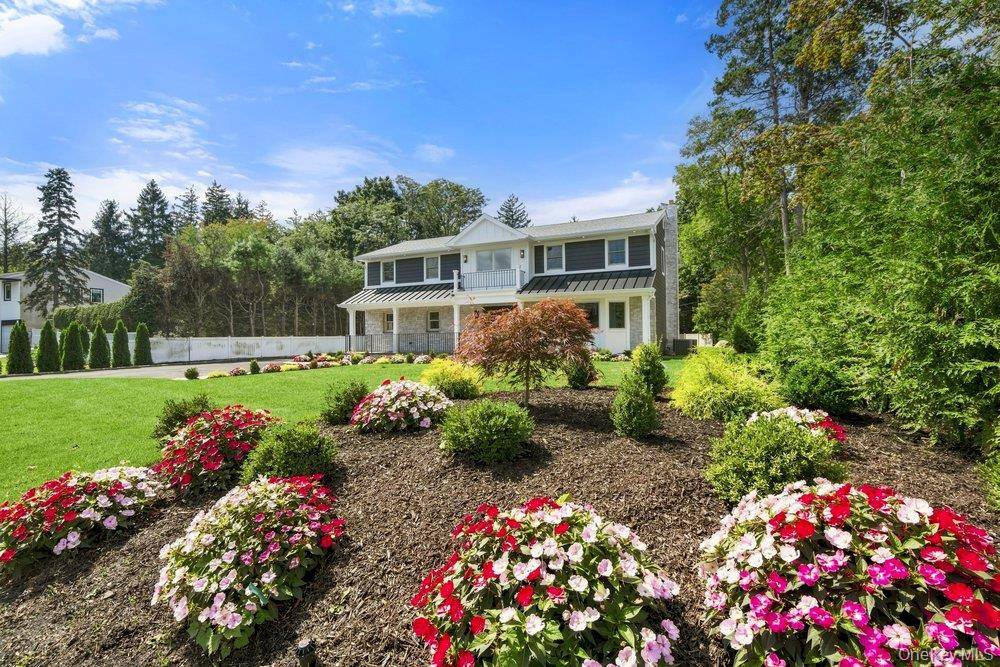 3 Aron DR, Woodbury, NY 11797