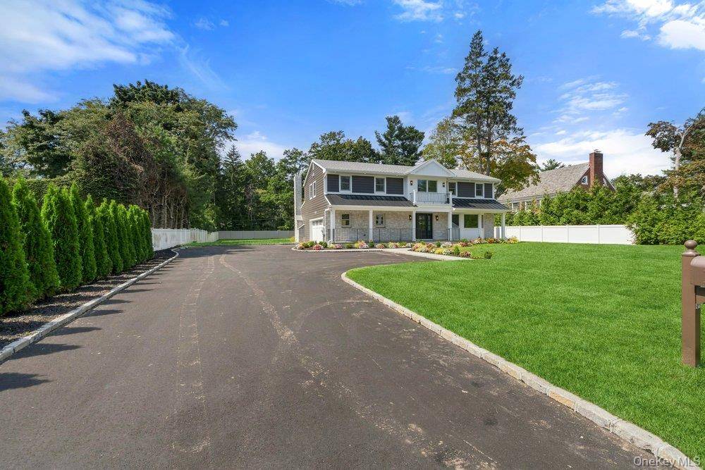 3 Aron DR, Woodbury, NY 11797