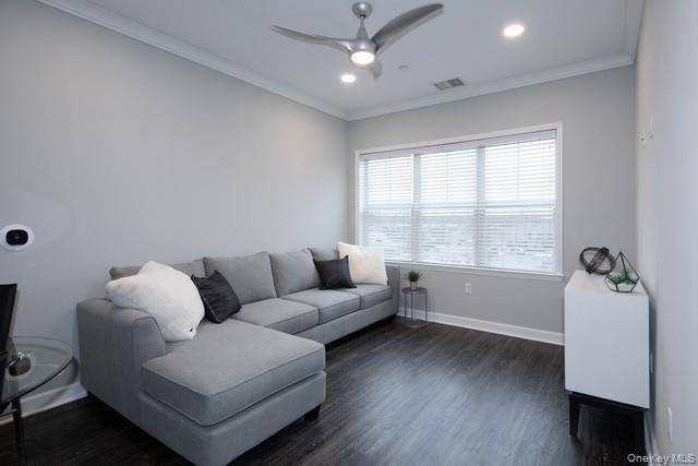 180 Atlantic AVE #E308, Farmingdale, NY 11735