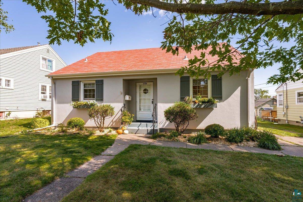 1726 Carver Ave, Duluth, MN 55803