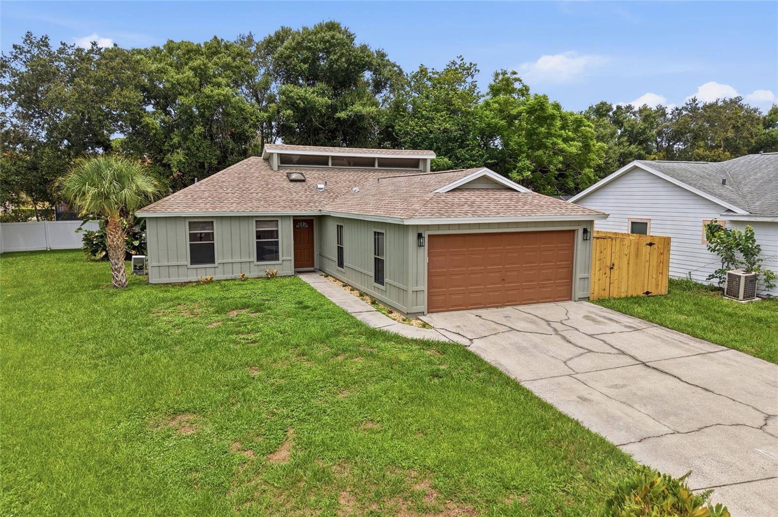 8232 COUNTRY OAKS CT, Sarasota, FL 34243